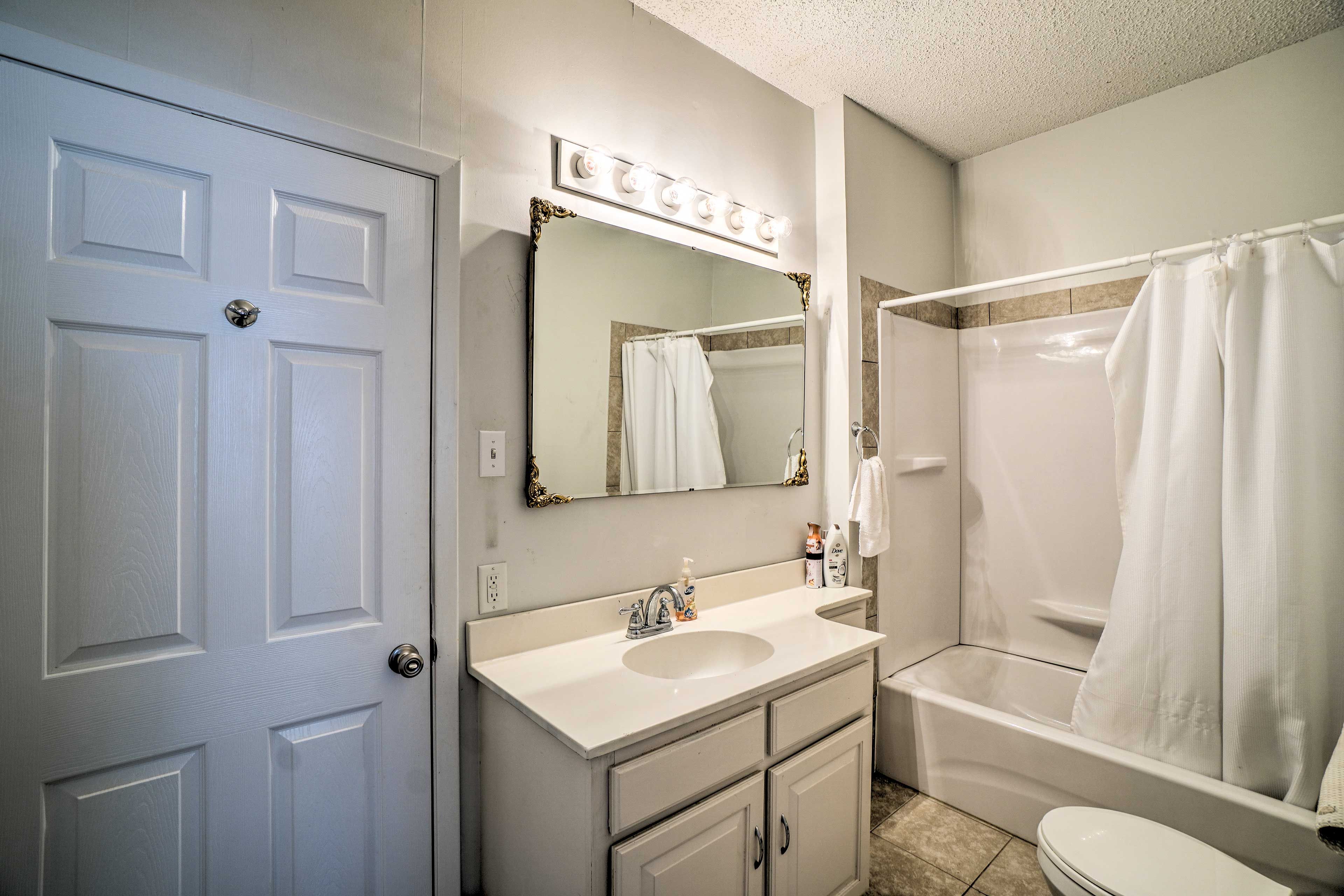Bathroom 1 | Shower/Tub Combo