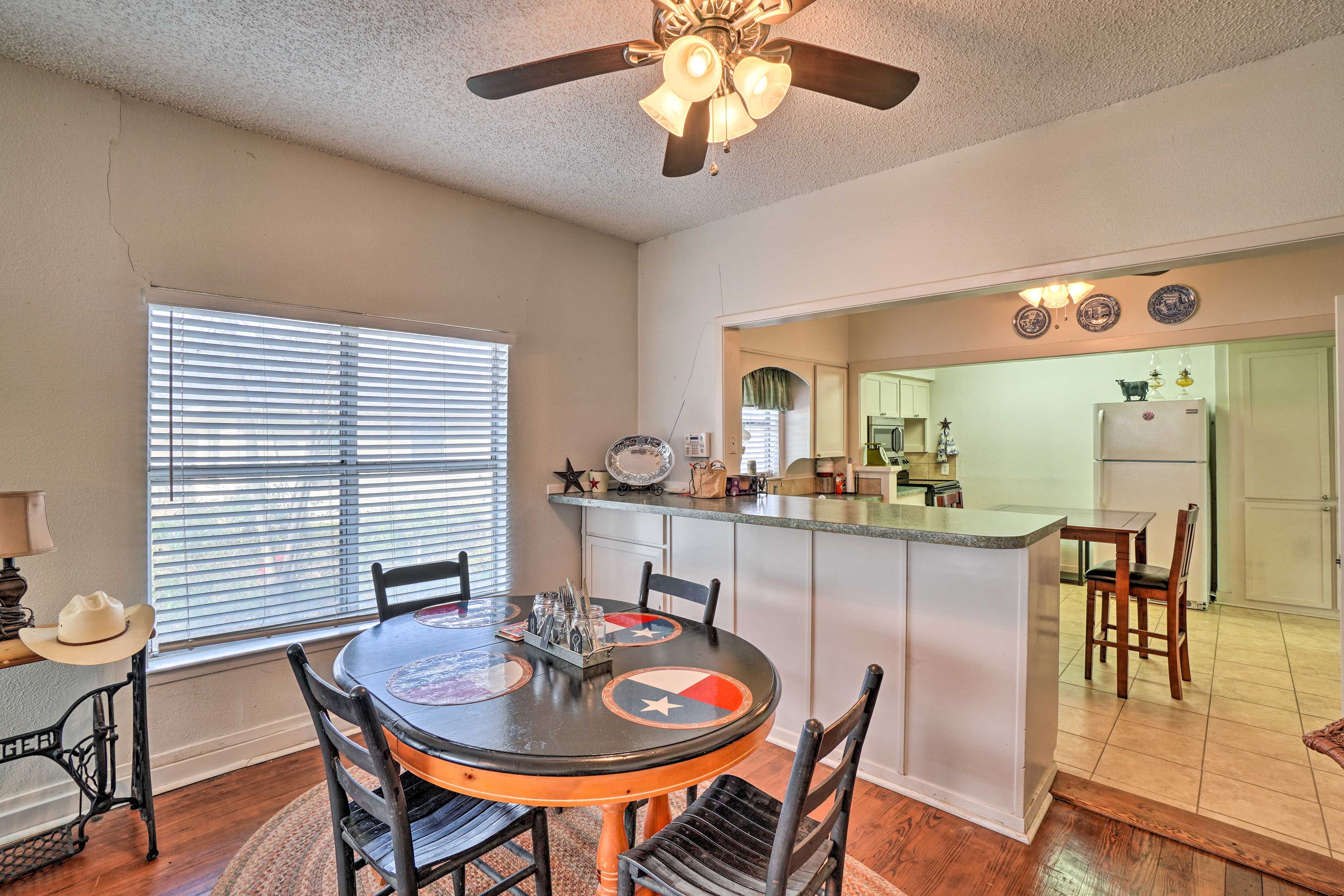 Living Room | Dining Table