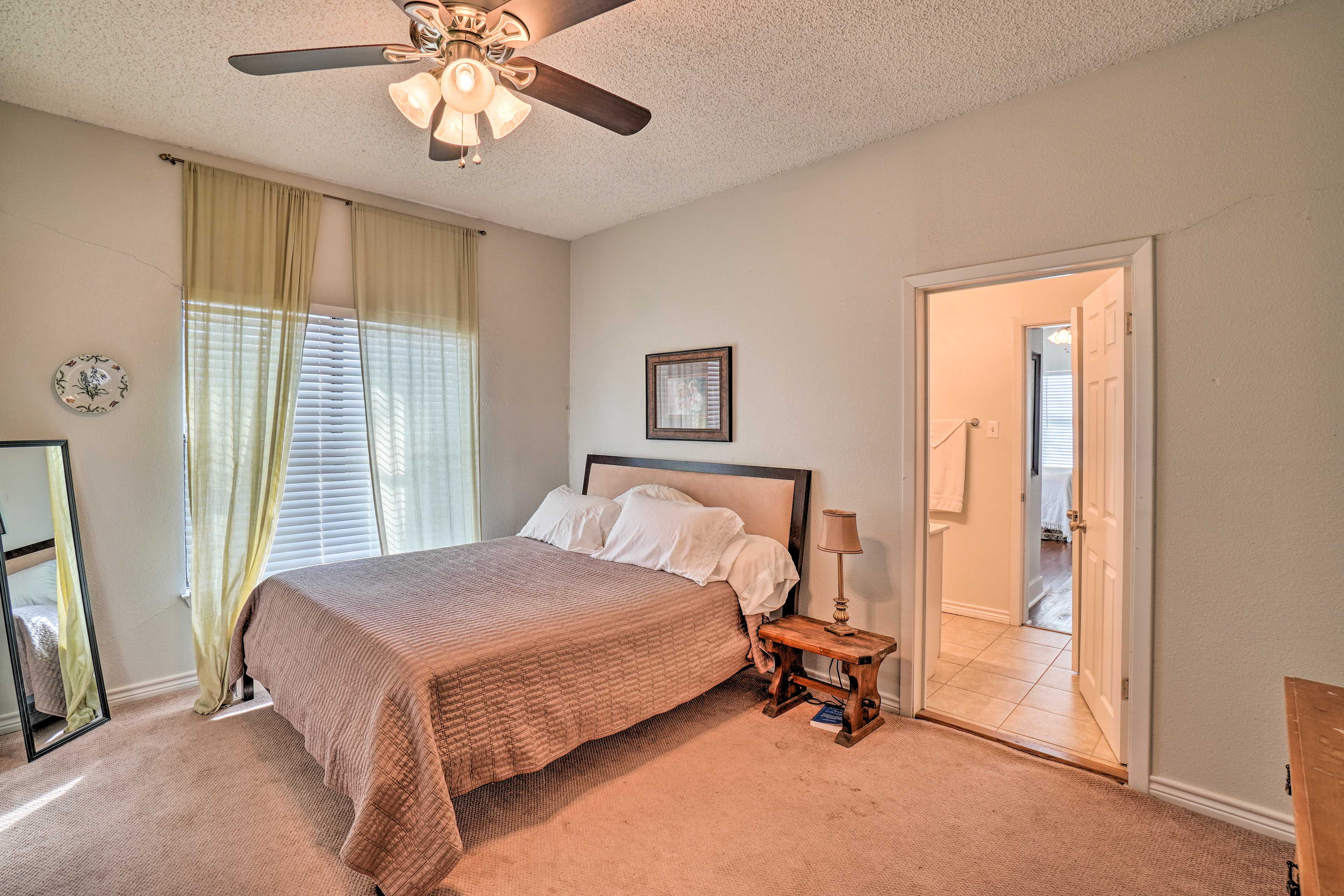 Bedroom 2 | Jack-And-Jill Bathroom