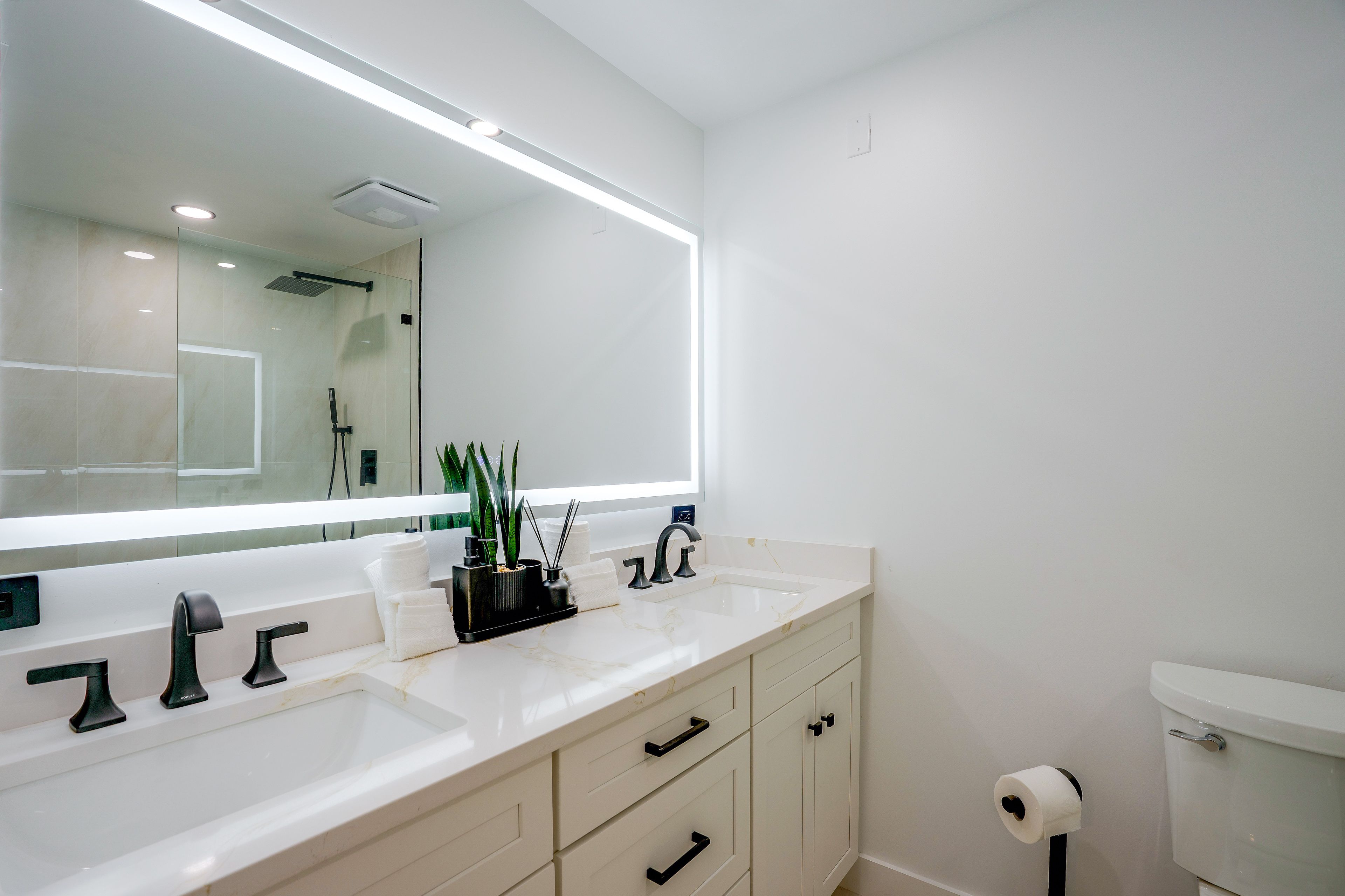 Full Bathroom | Complimentary Toiletries