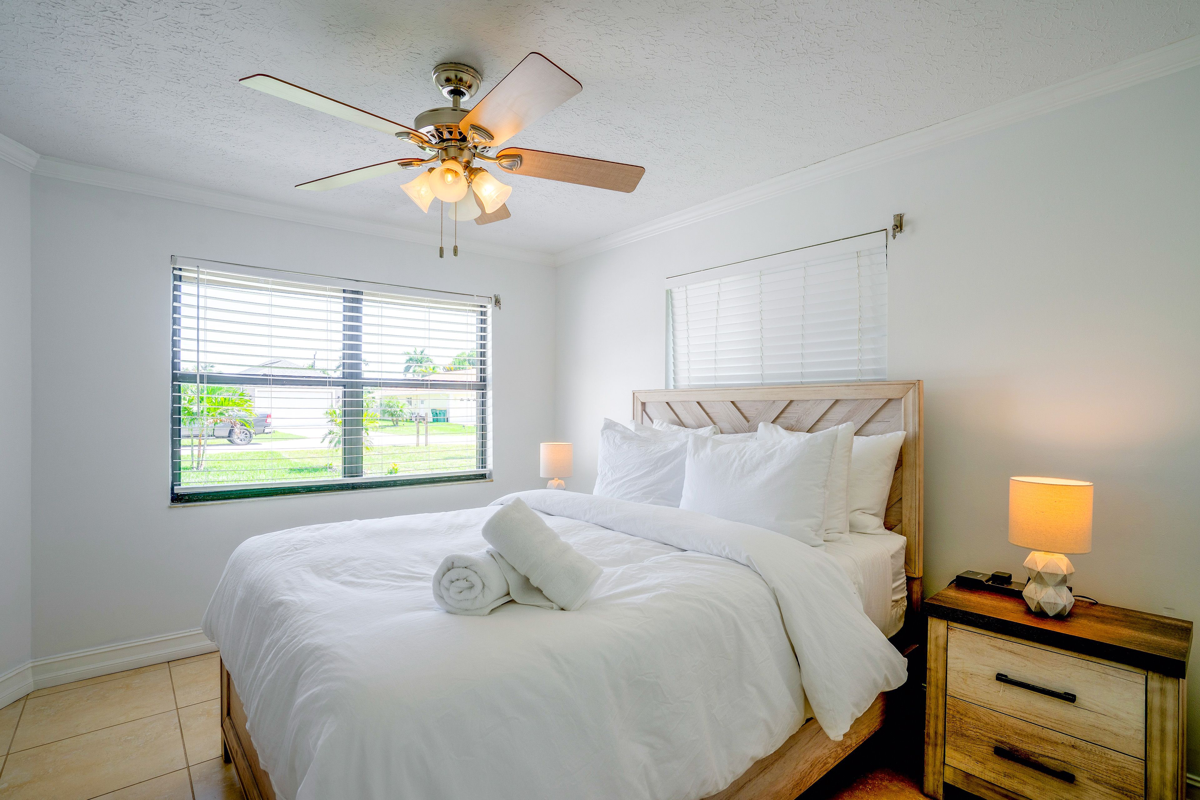 Bedroom 2 | Queen Bed | Smart TV