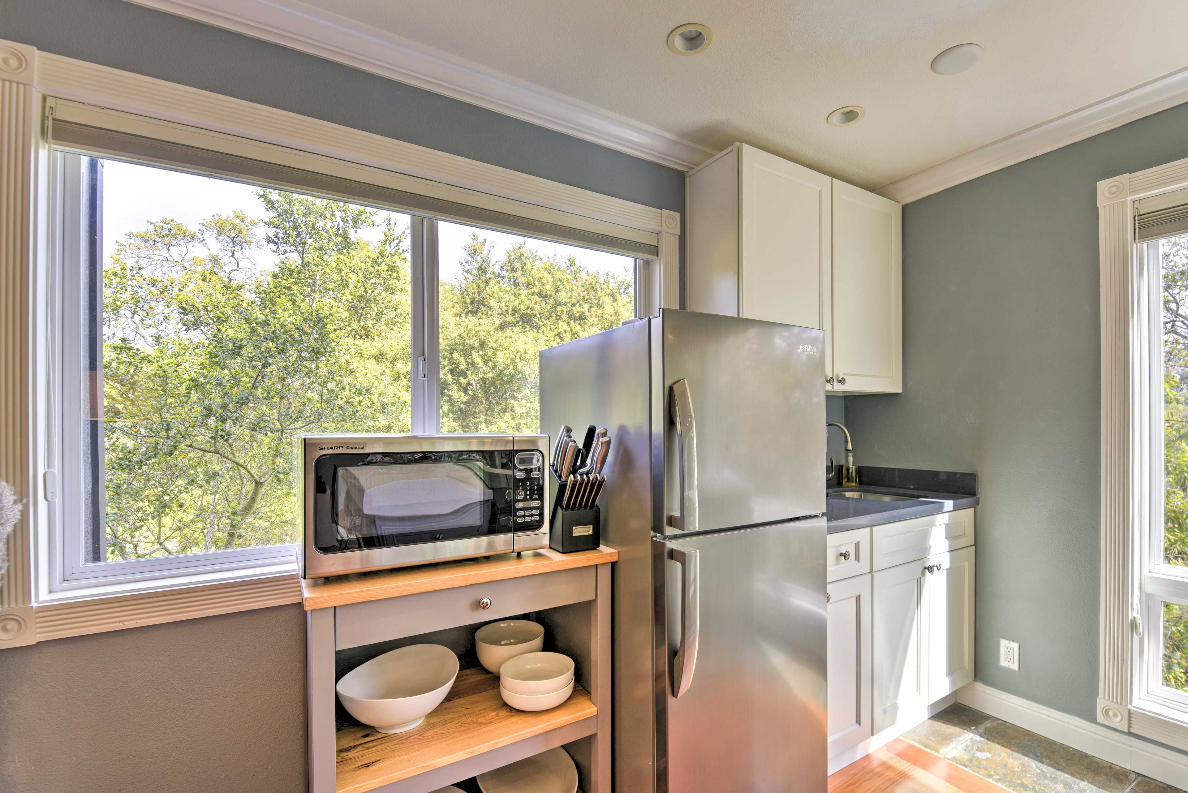 Kitchenette | Well-Equipped