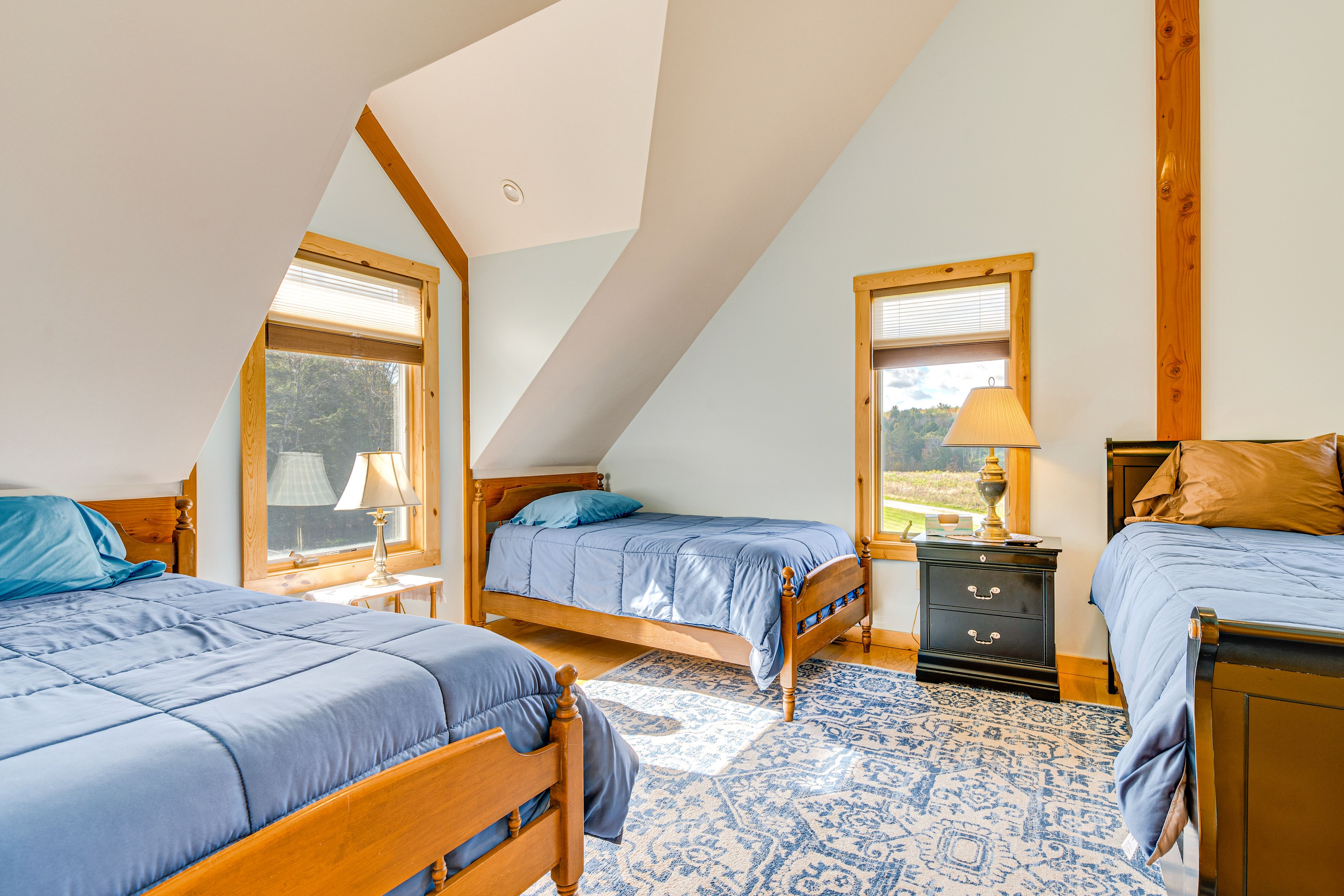 Bedroom 2 | Queen Bed | 2 Twin Beds