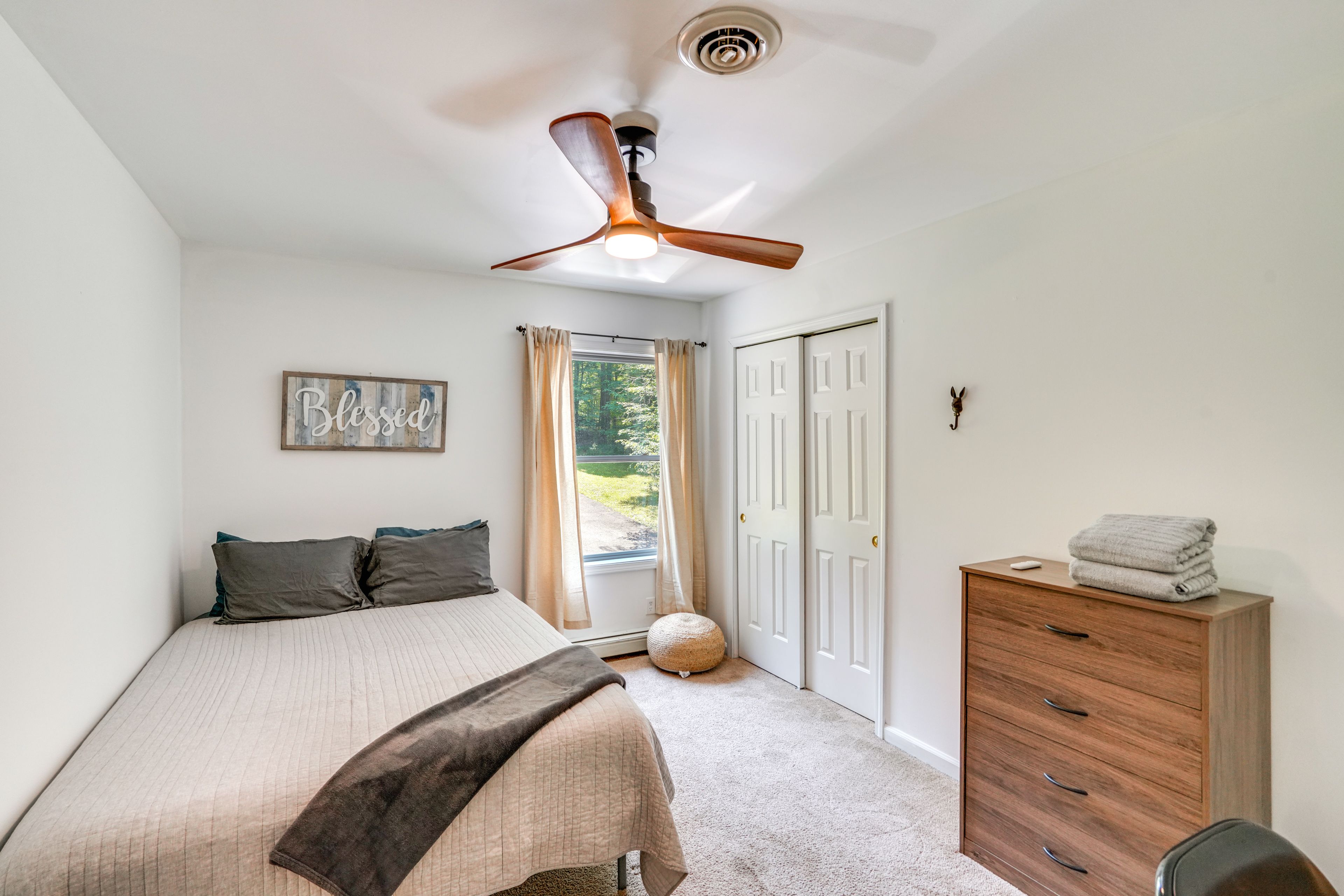 Bedroom 2 | 1st Floor | Queen Bed