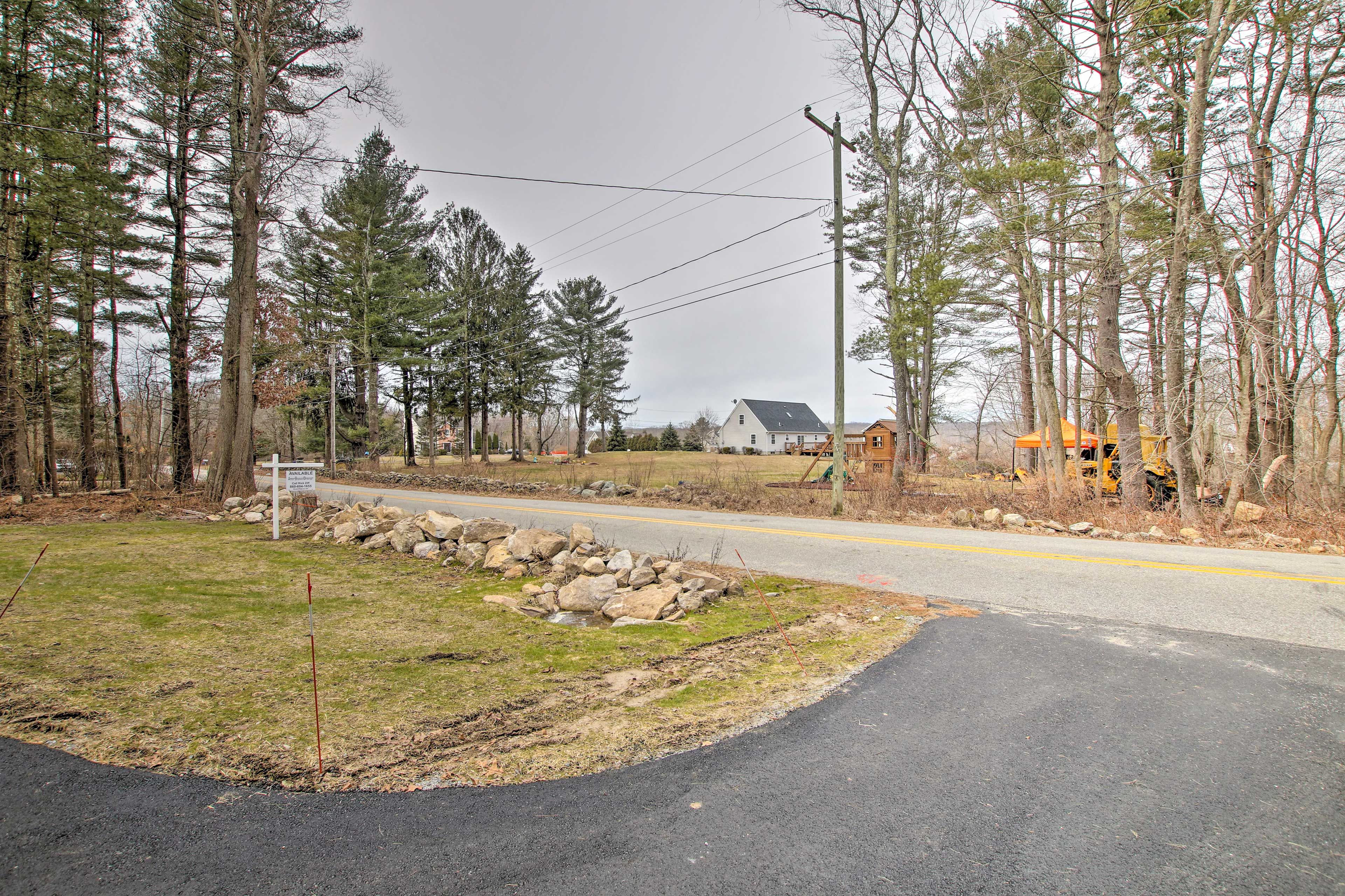 Red Cedar Lake Access | Driveway (4 vehicles)