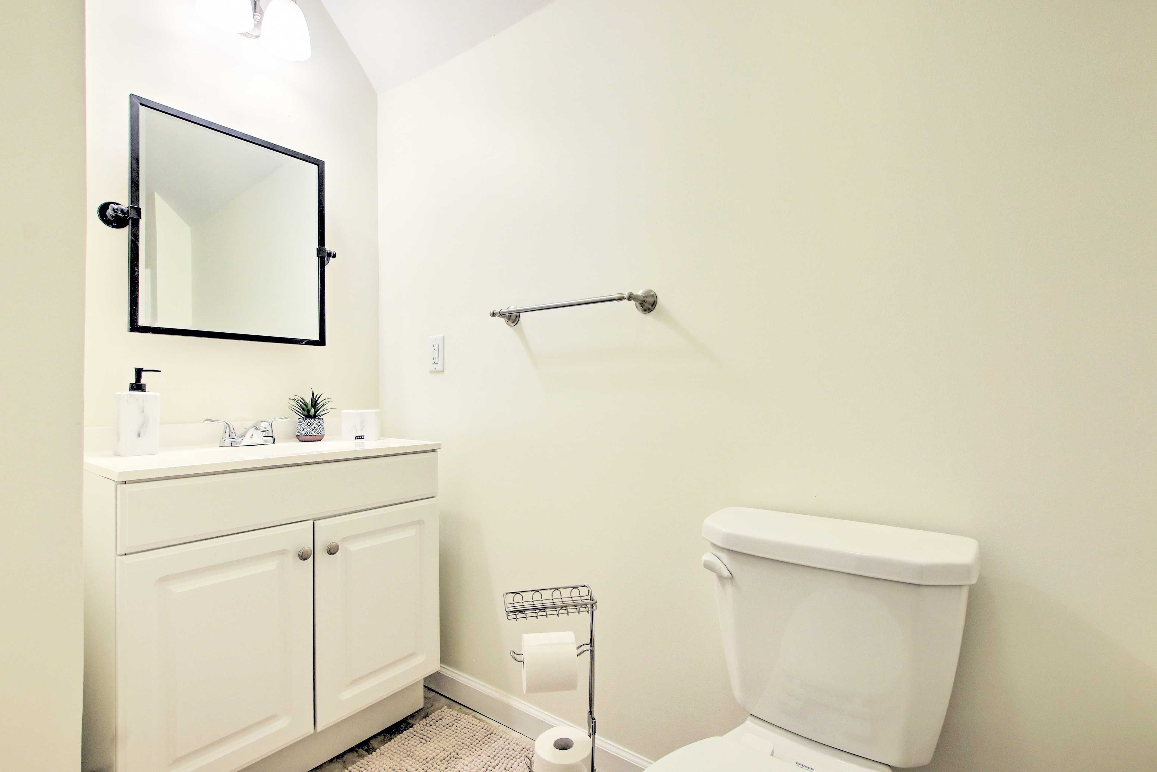 Full Bathroom | Towels Provided