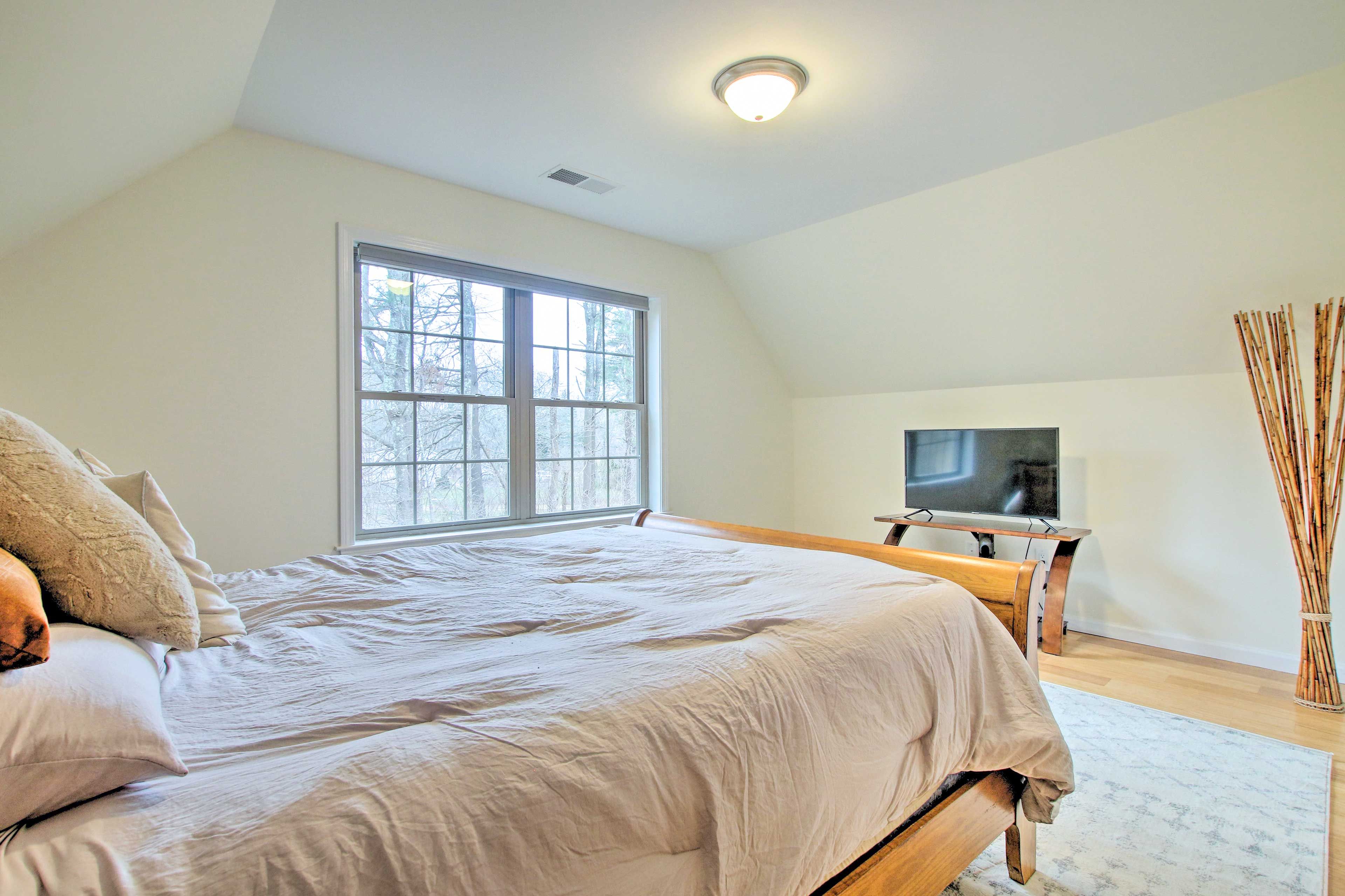 Bedroom 2 | Smart TV
