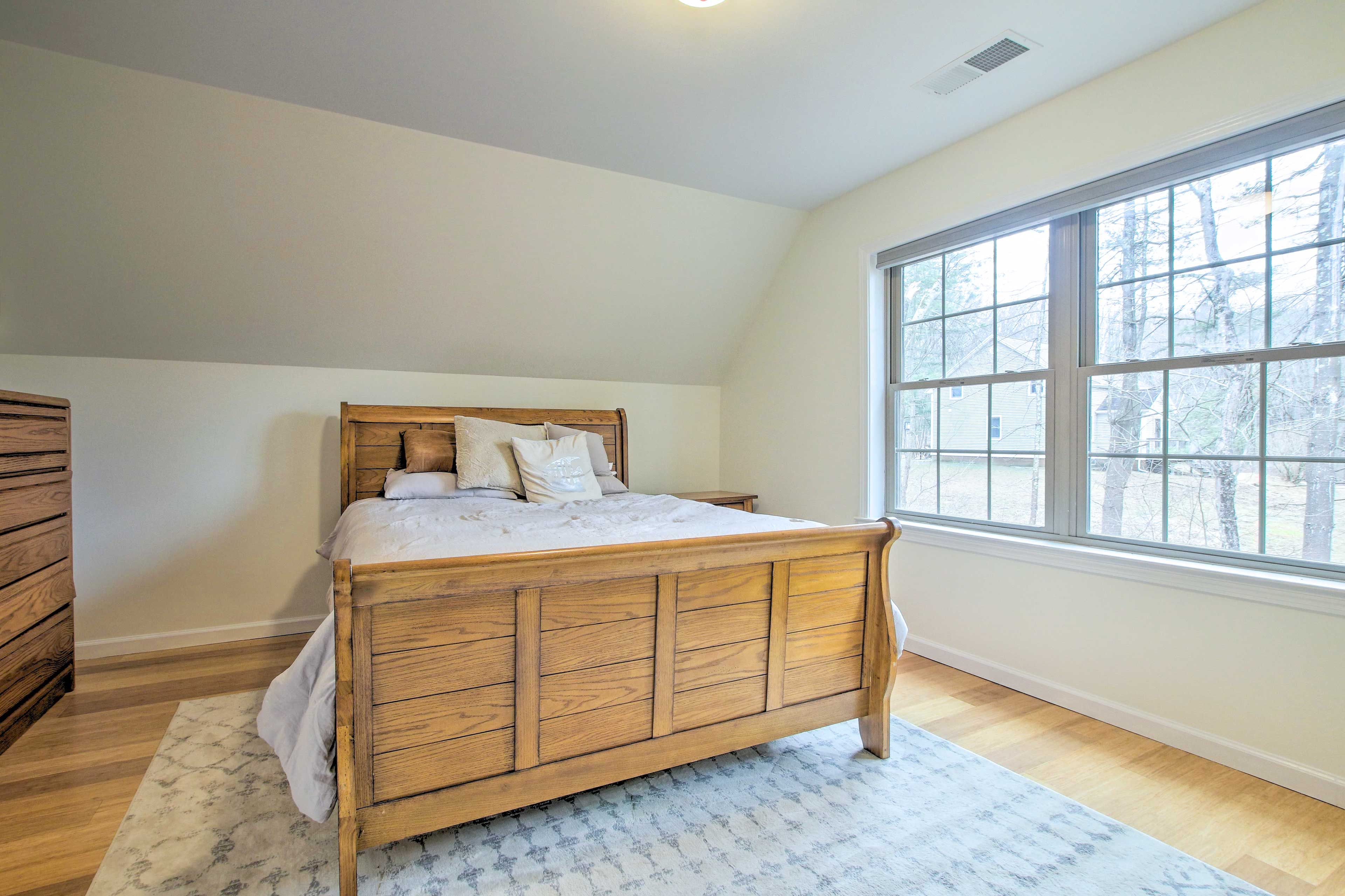 Bedroom 2 | Queen Bed