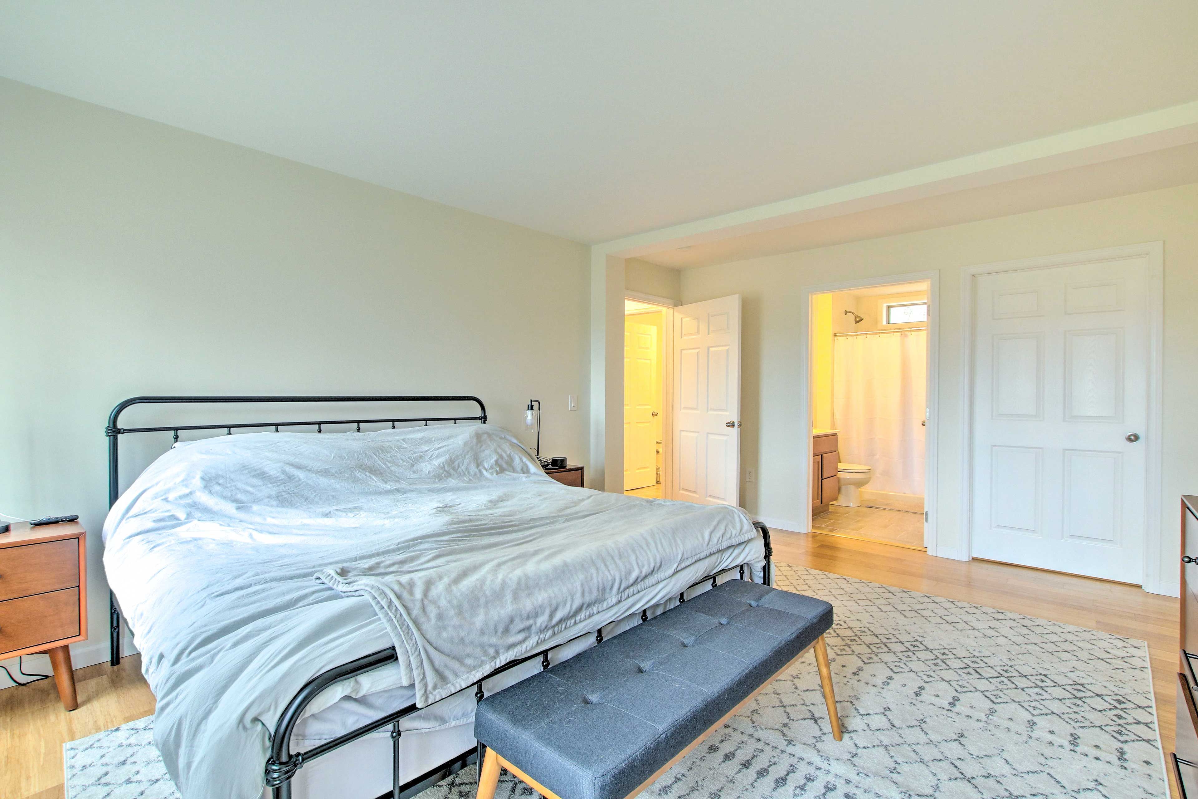Bedroom 1 | King Bed
