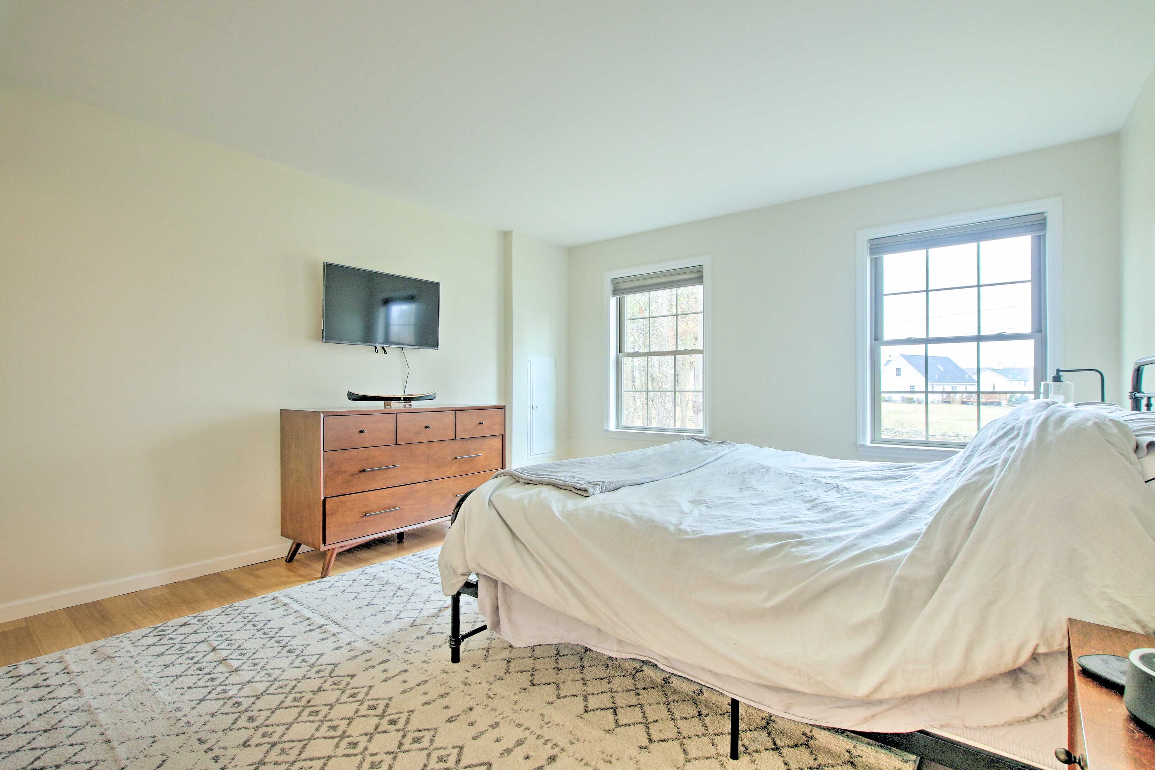 Bedroom 1 | Smart TV