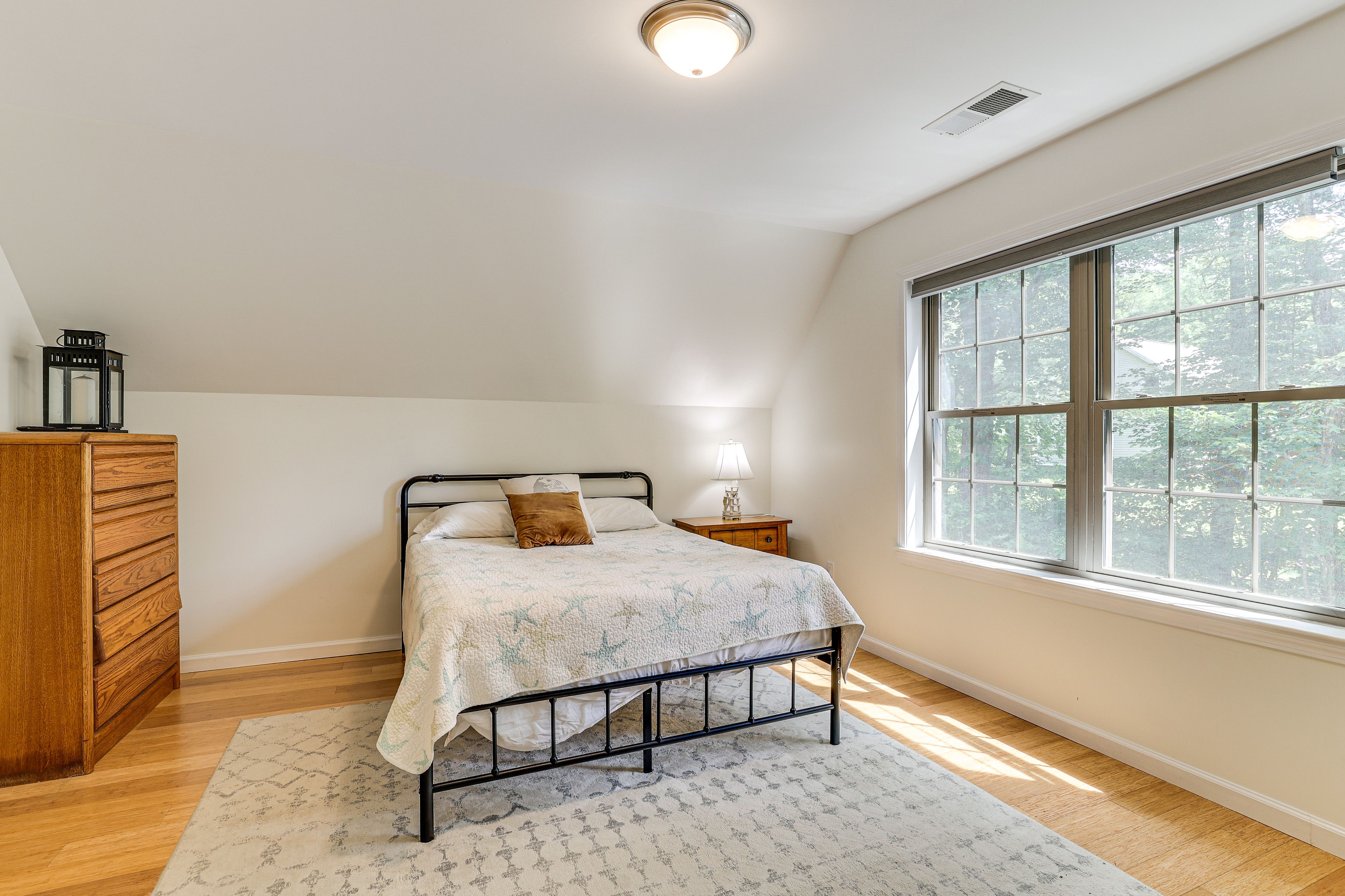 Bedroom 2 | Queen Bed