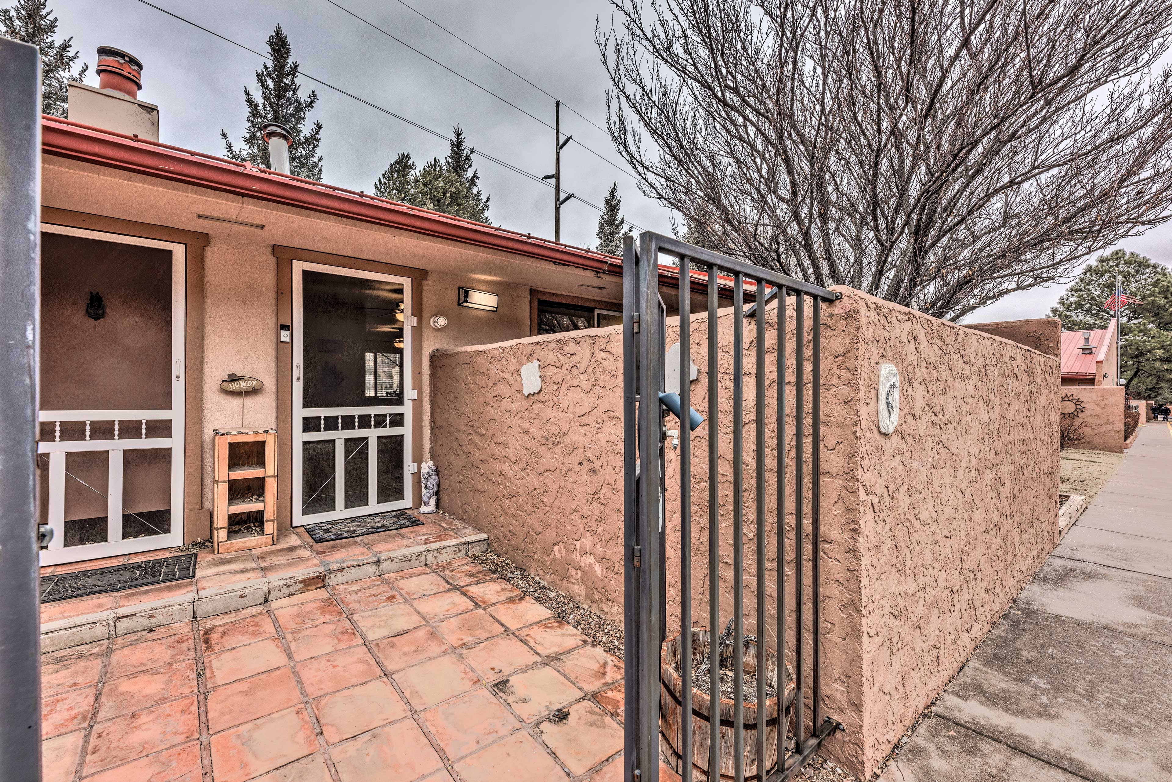 Condo Entrance | External Surveillance | 1 Step to Enter