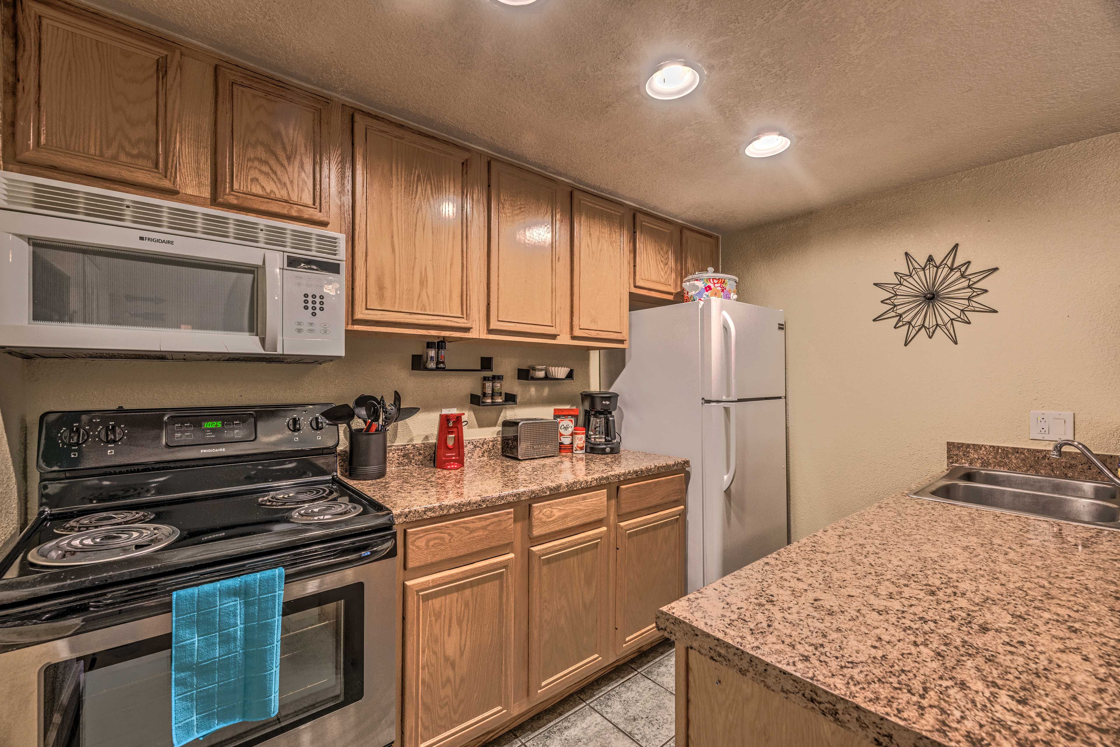 Fully Equipped Kitchen | Crock-Pot | Dishware Provided