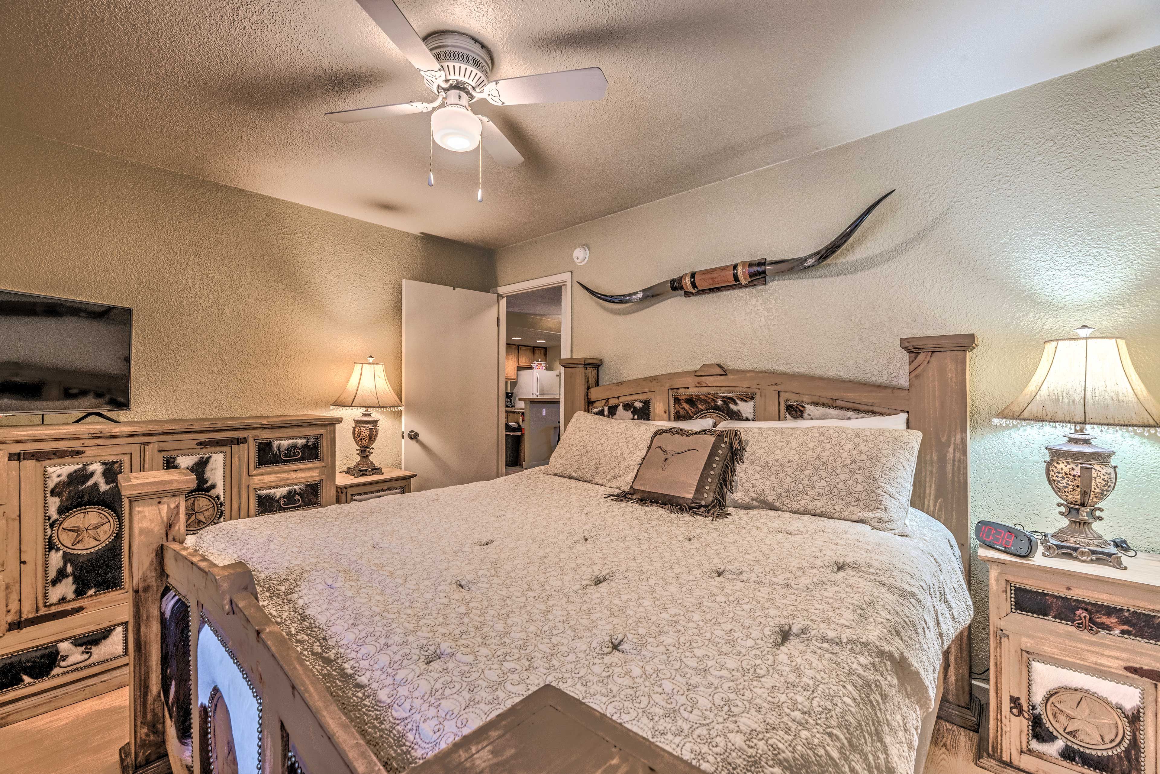 Bedroom 1 | Smart TV