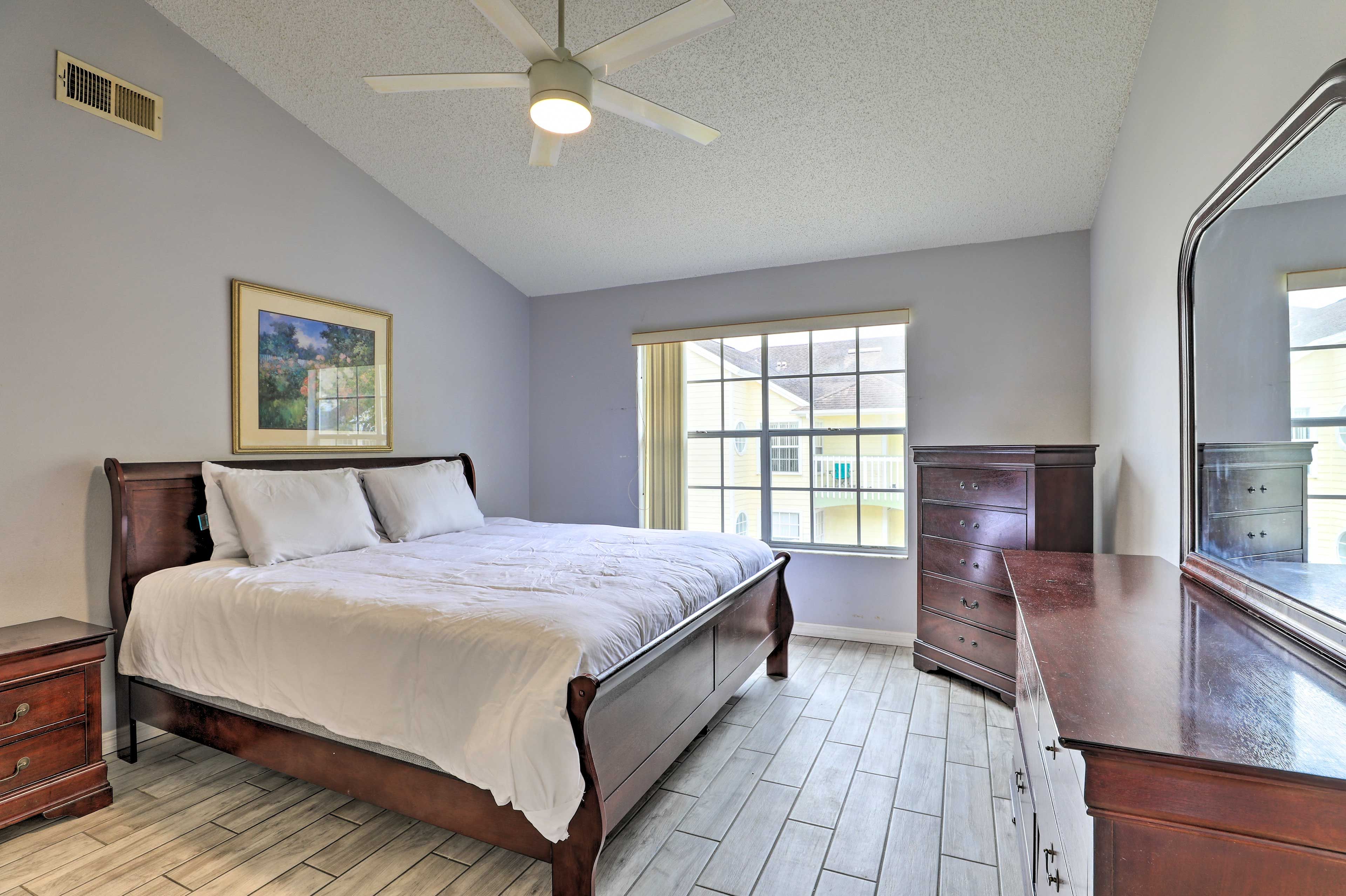 Bedroom 1 | King Bed