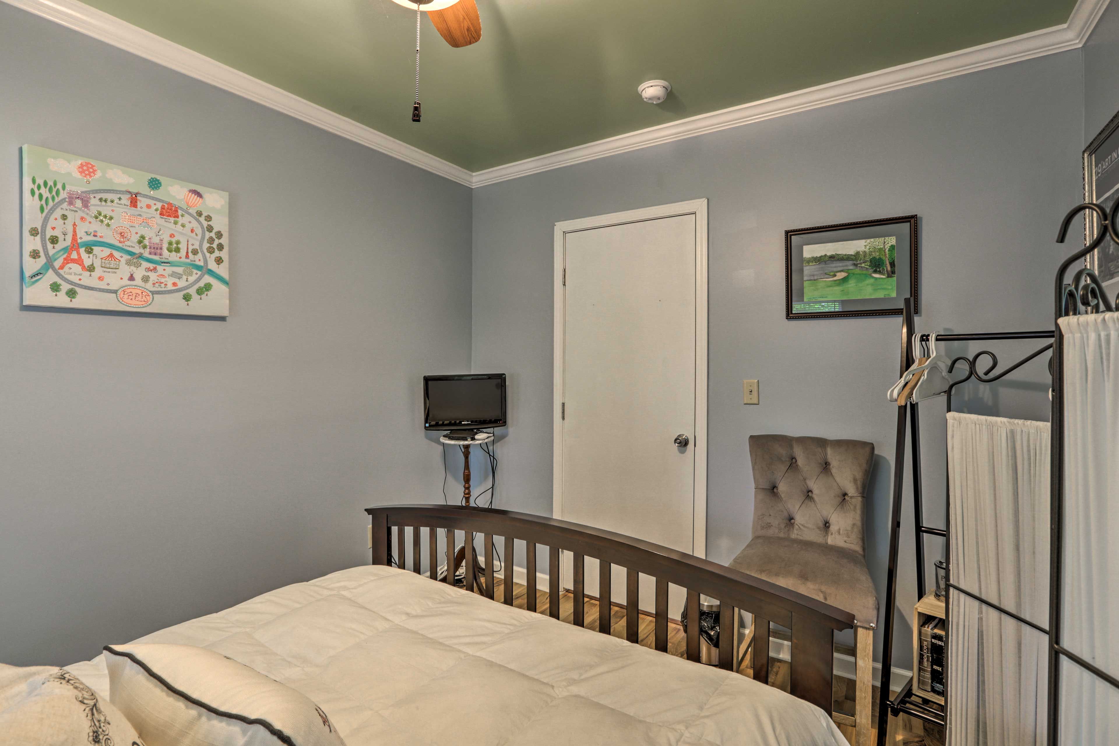 Bedroom 2 | Cable TV