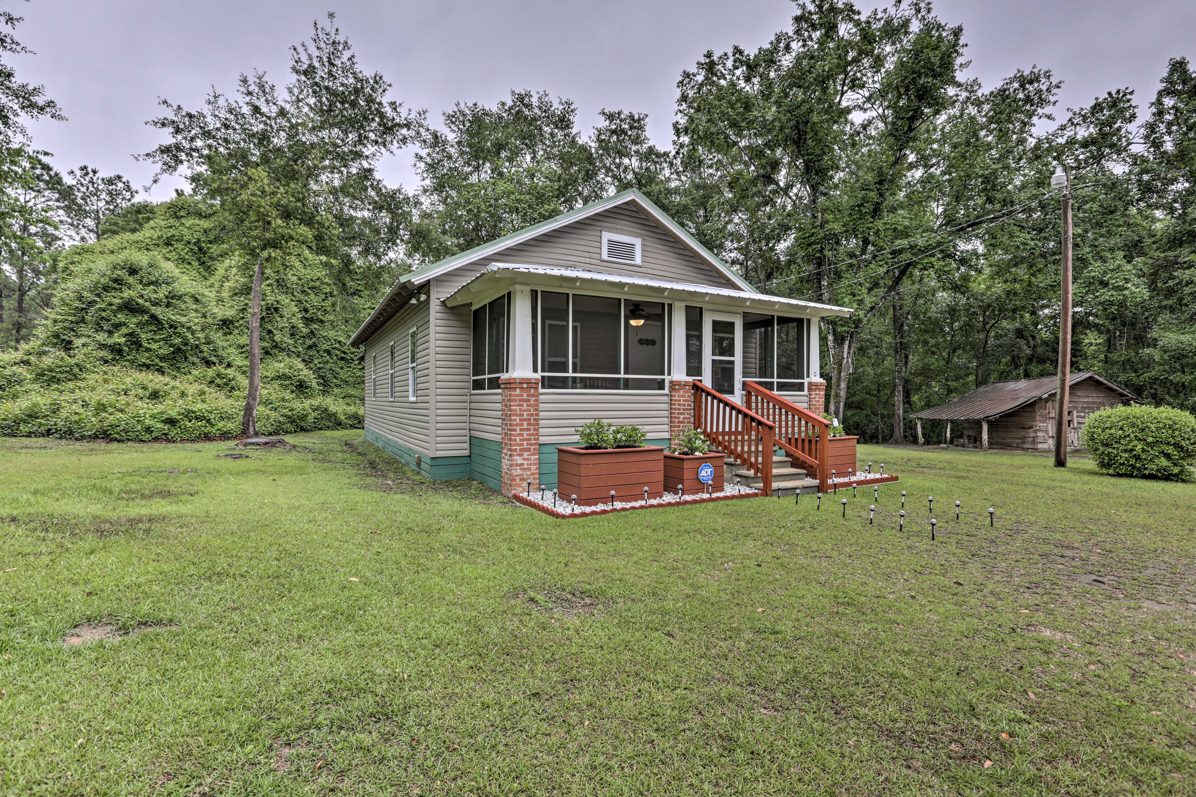 Quincy Vacation Rental | 3BR | 1BA | 900 Sq Ft | Stairs Required