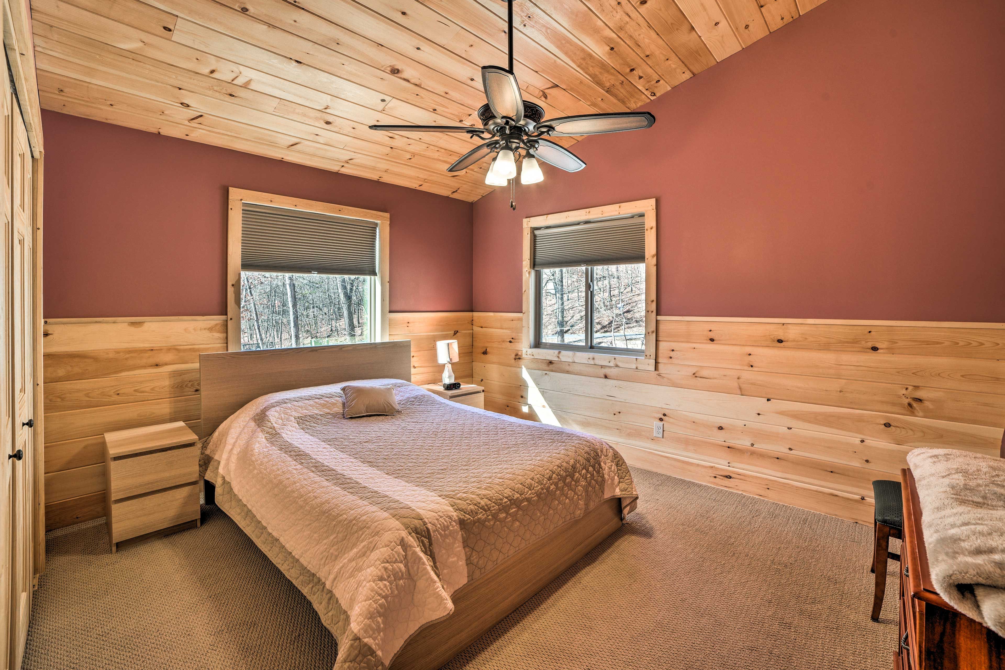 Bedroom 2 | Queen Bed