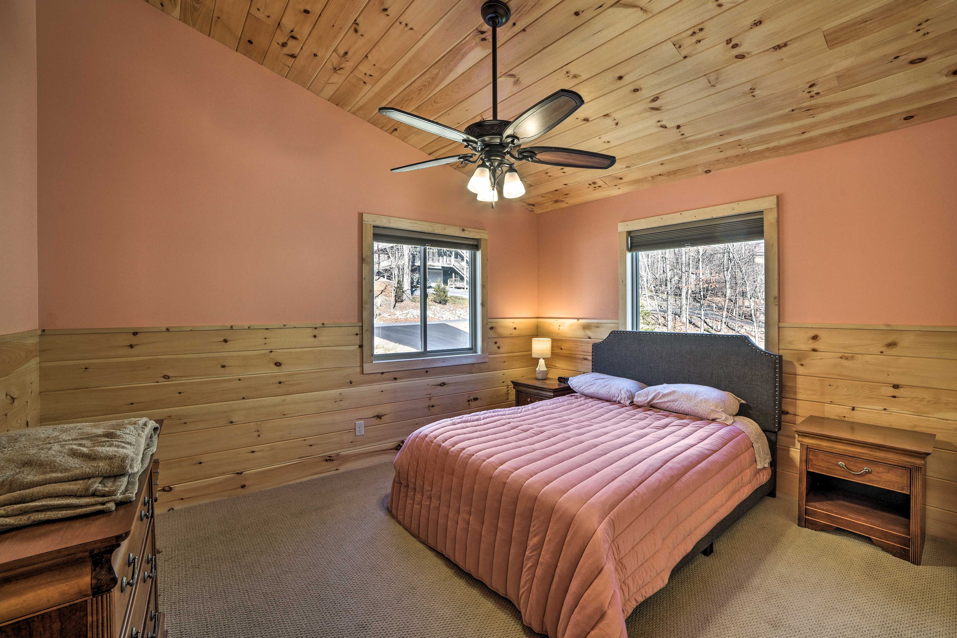 Bedroom 3 | Queen Bed