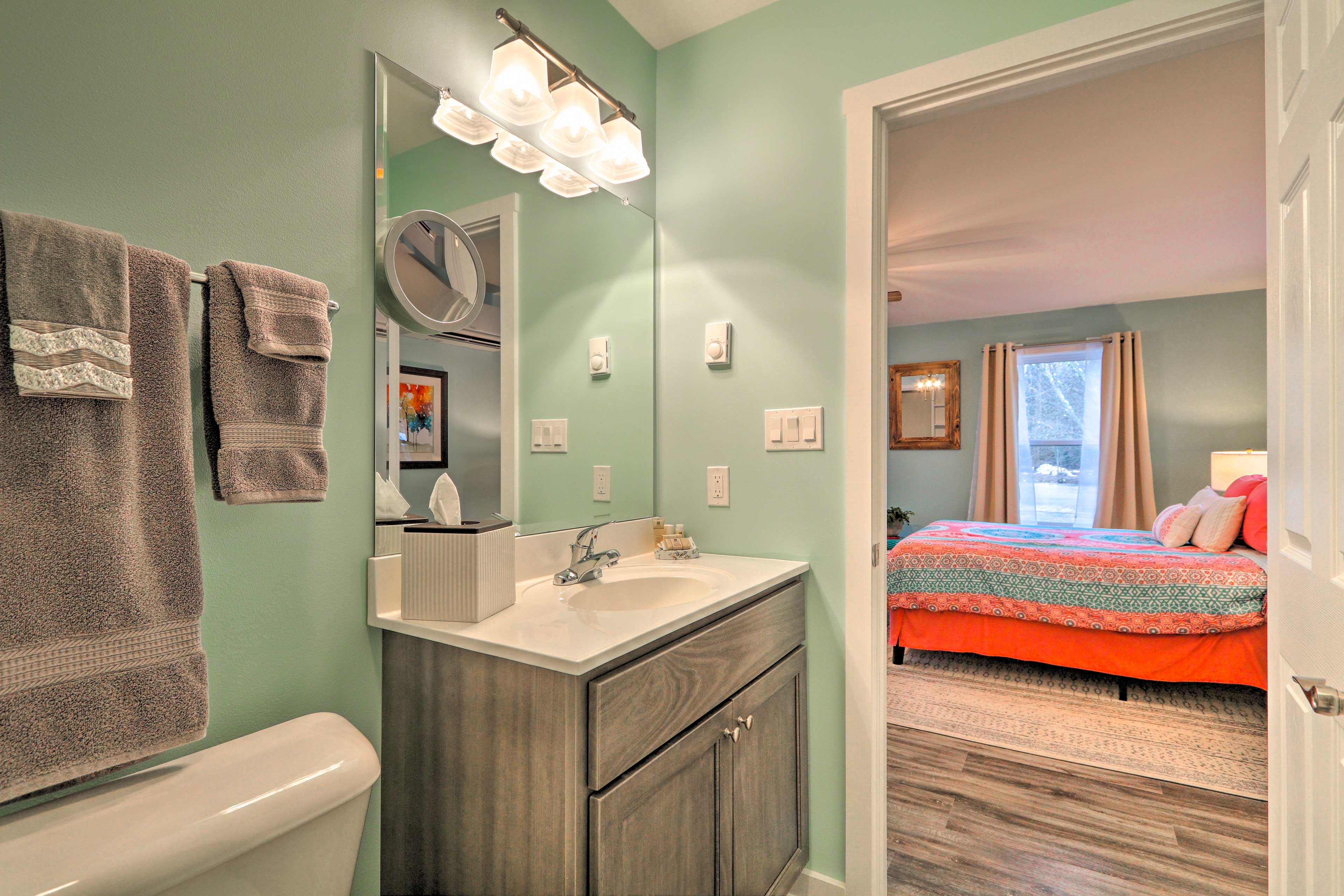 En-Suite Bathroom | Complimentary Toiletries