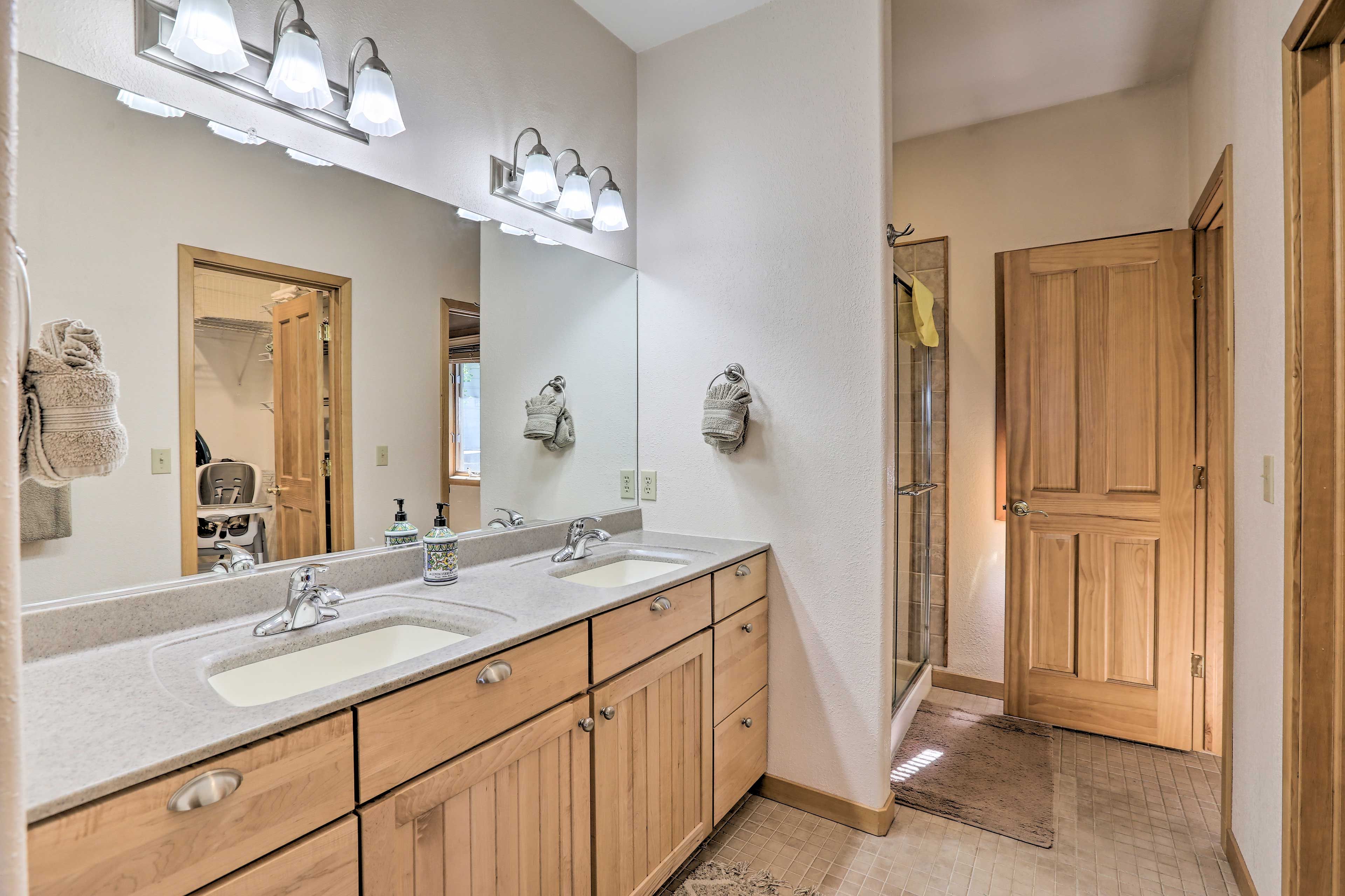 En-Suite Bathroom | Towels Provided