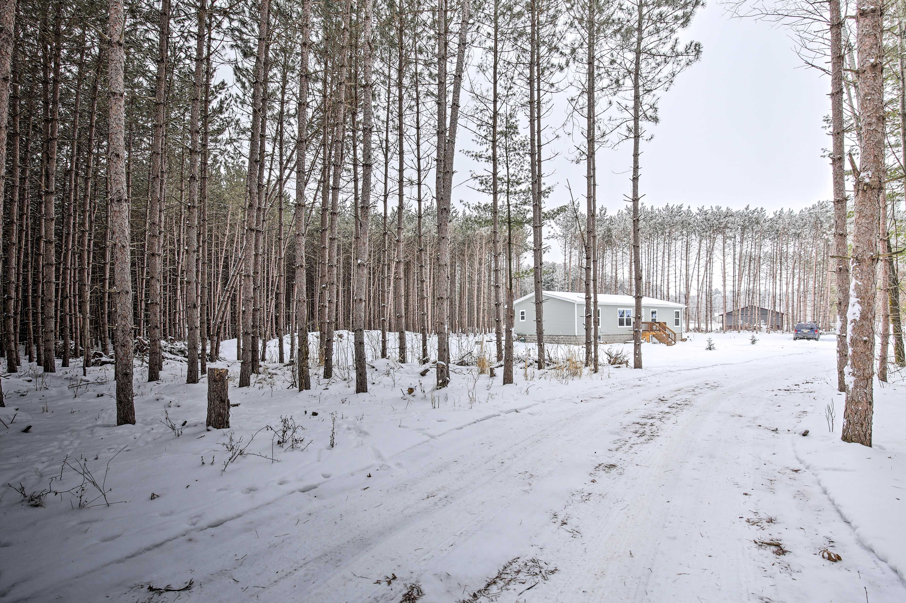 Exterior Space | Driveway Parking (6 Vehicles)