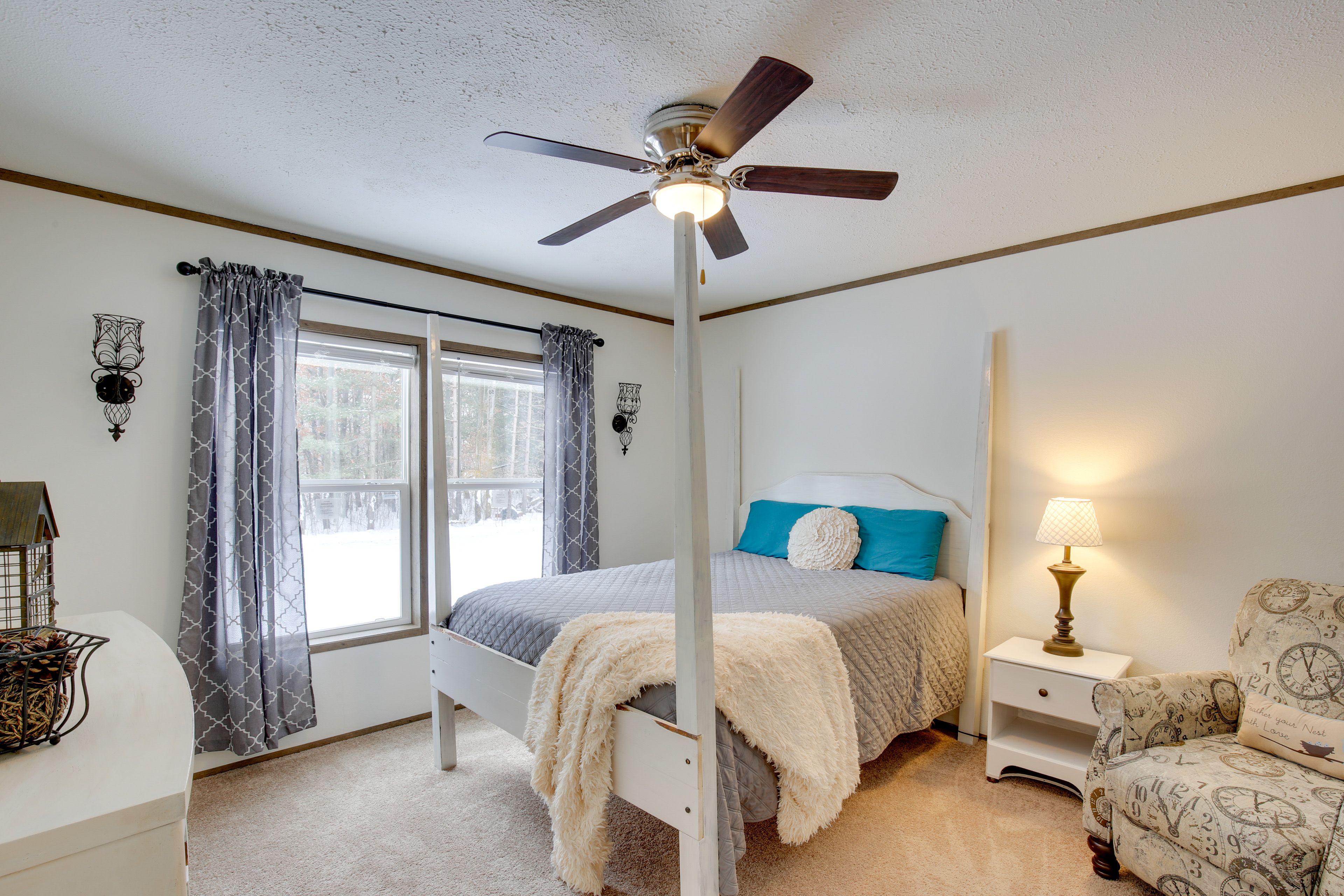 Bedroom 1 | Queen Bed