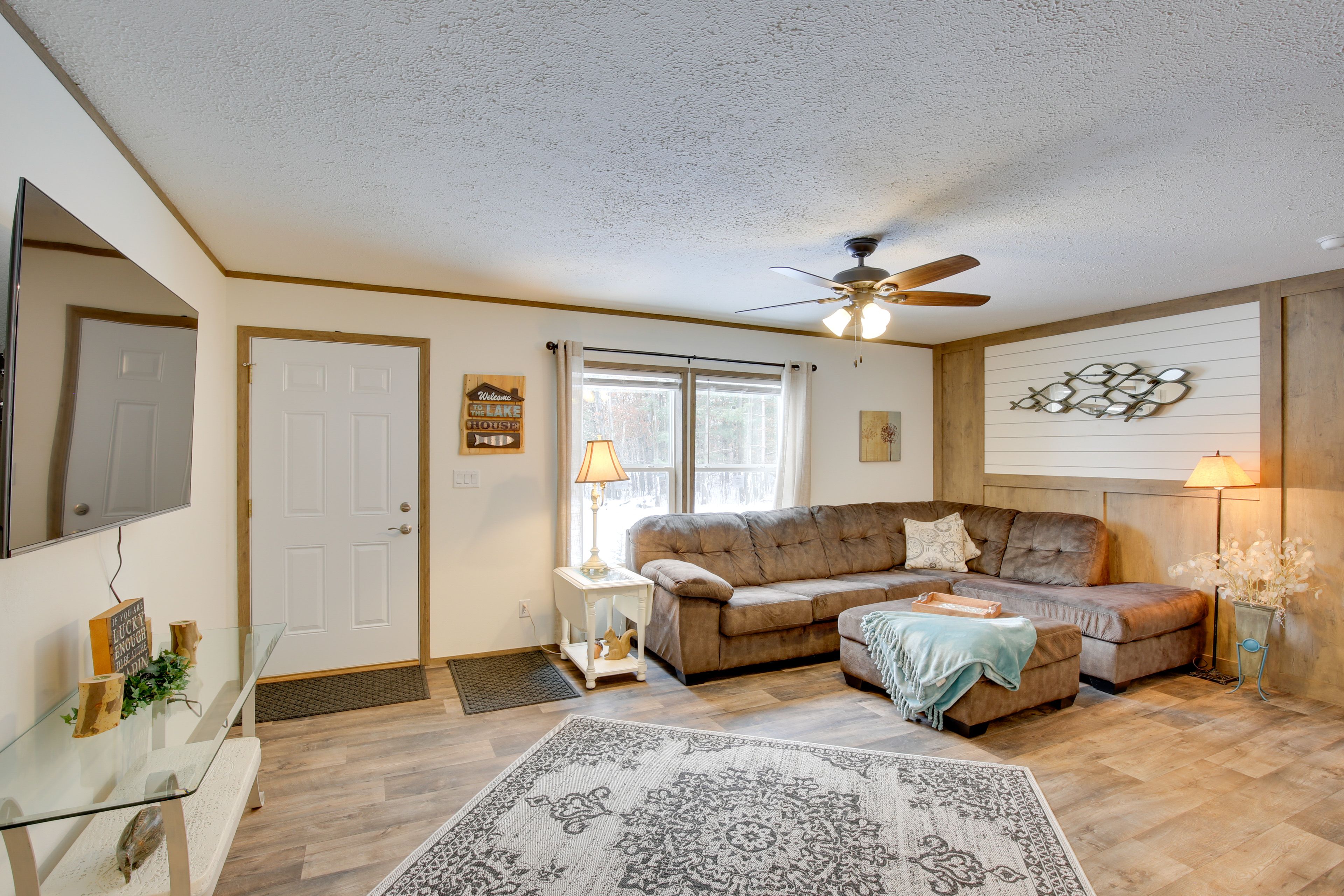 Living Room | Smart TV | Free WiFi