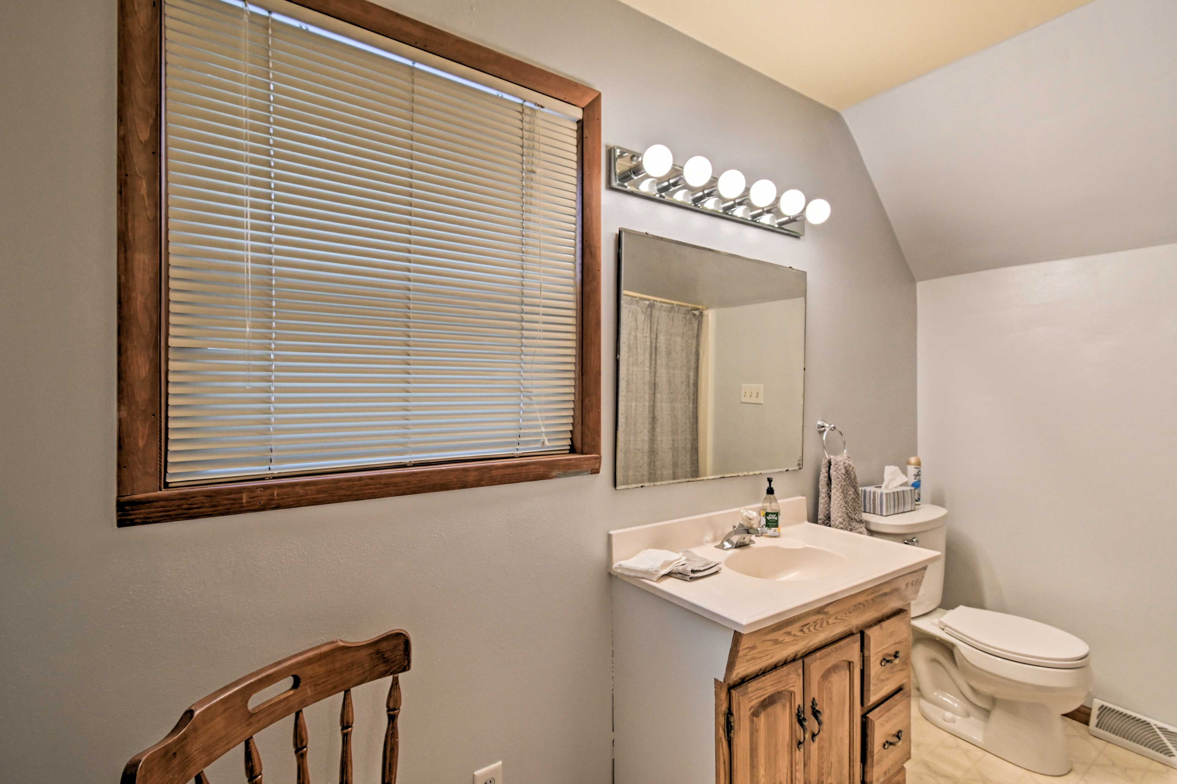 Full Bathroom | 2nd Floor | Stairs Required