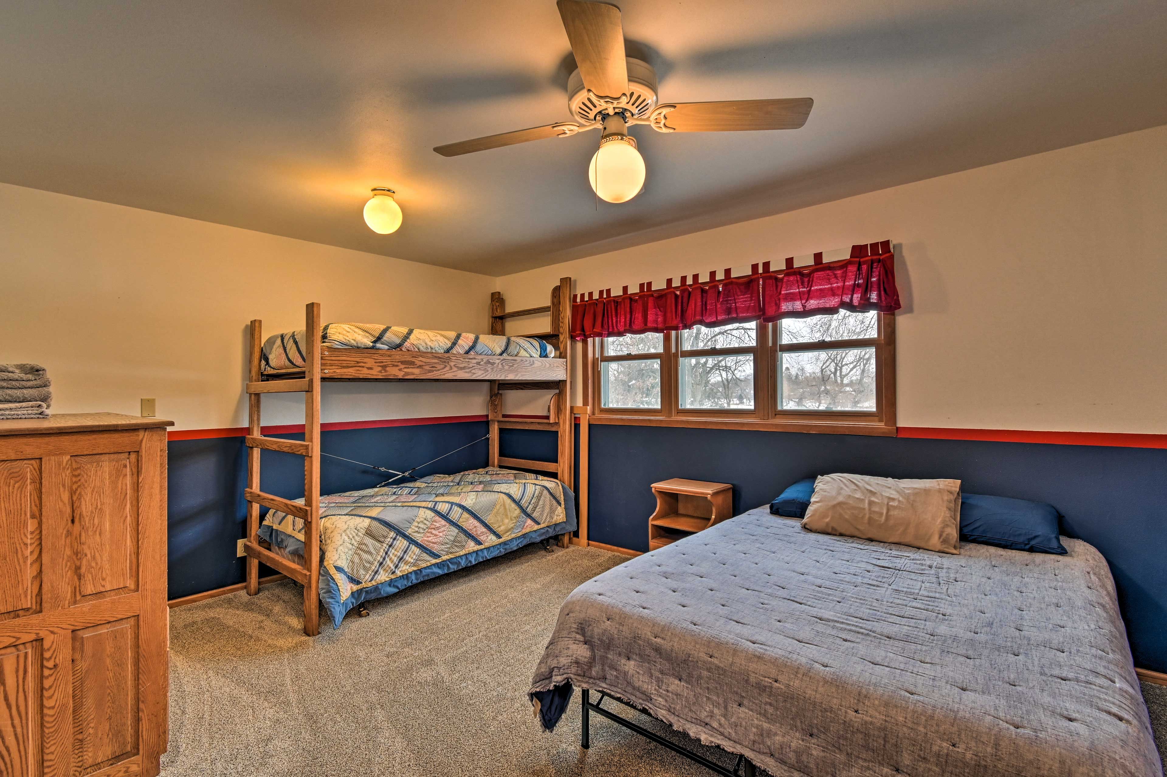 Bedroom 2 | King Bed | Twin Bunk Bed