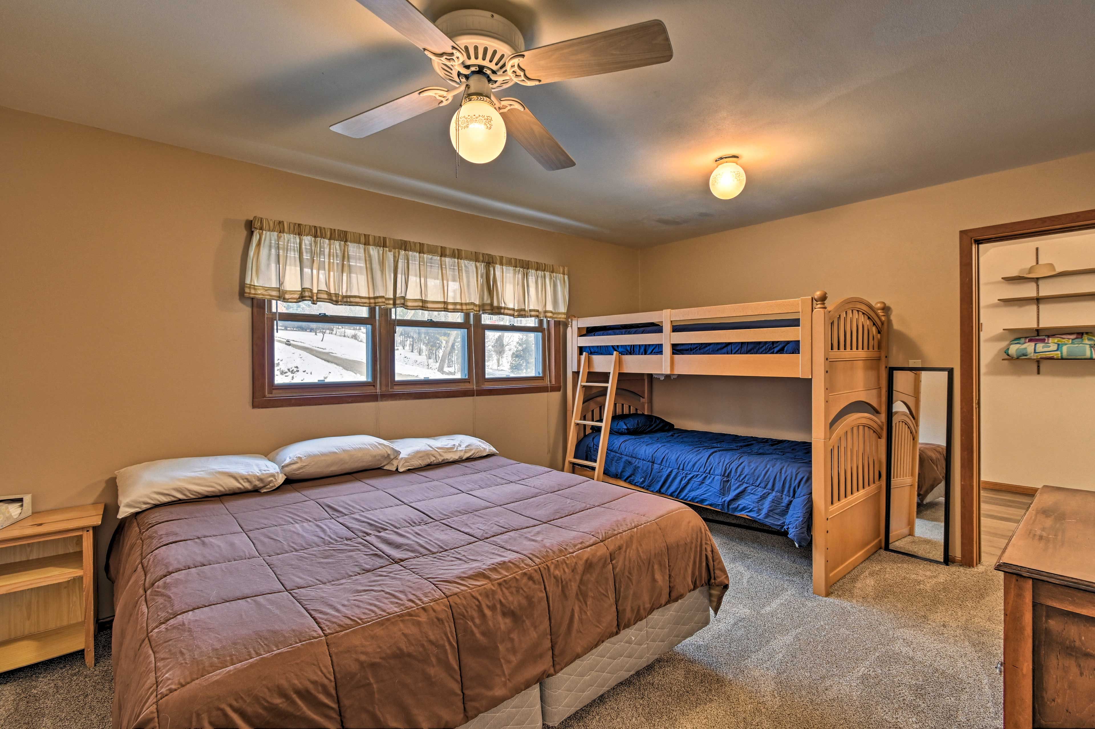 Bedroom 3 | Queen Bed | Twin Bunk Bed