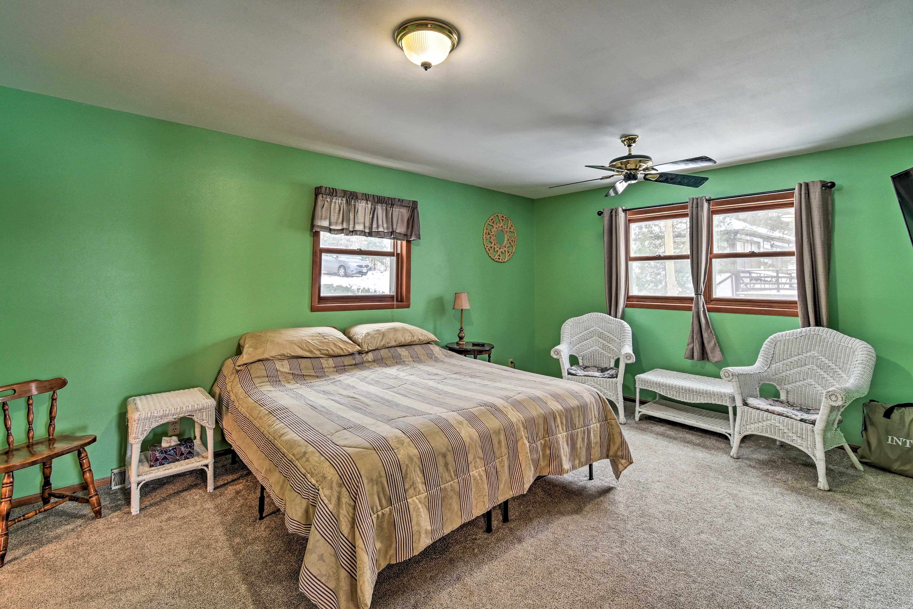 Bedroom 1 | King Bed | Linens Provided