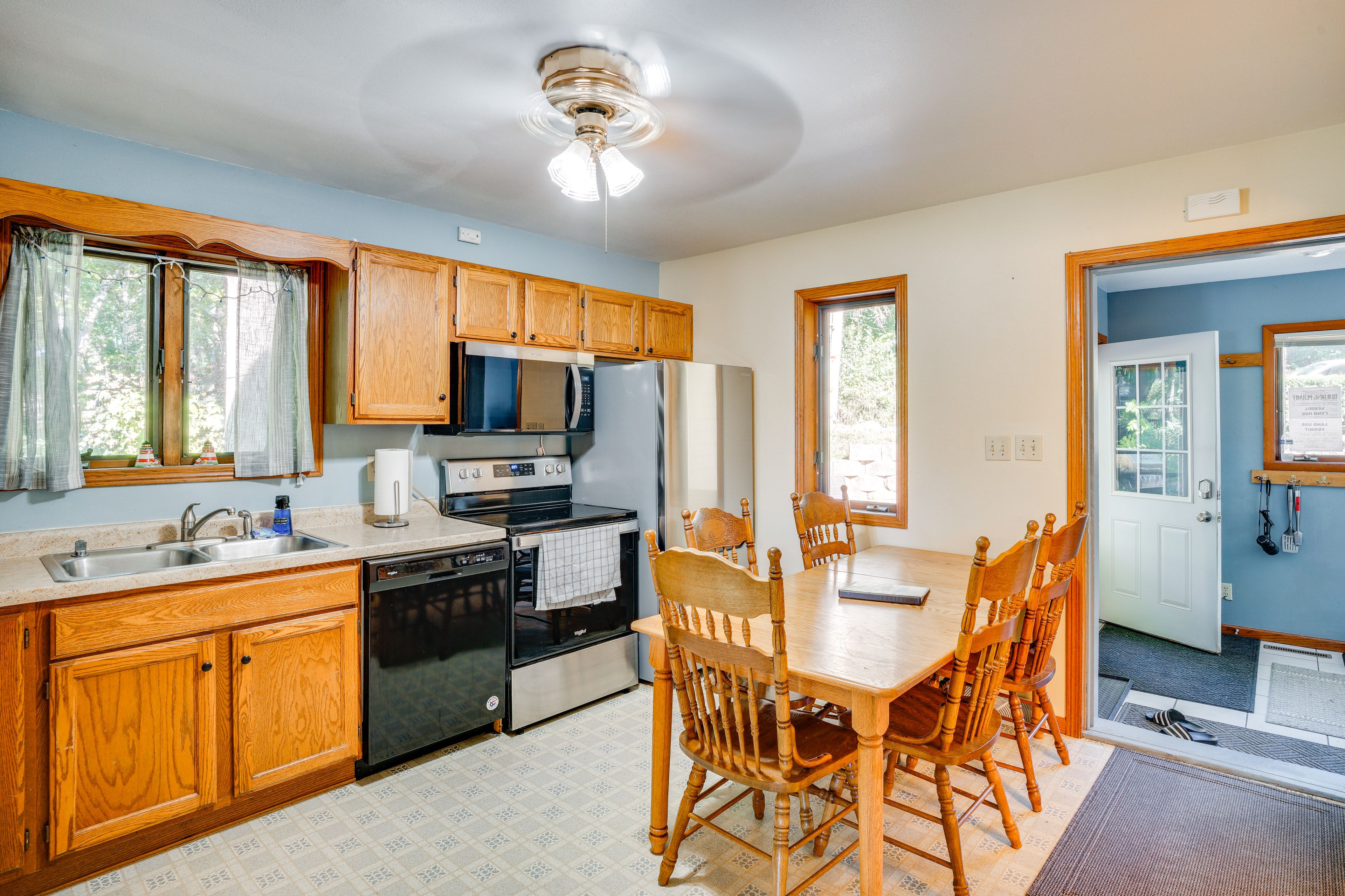 Dining Area | Dishware & Flatware | Main Floor