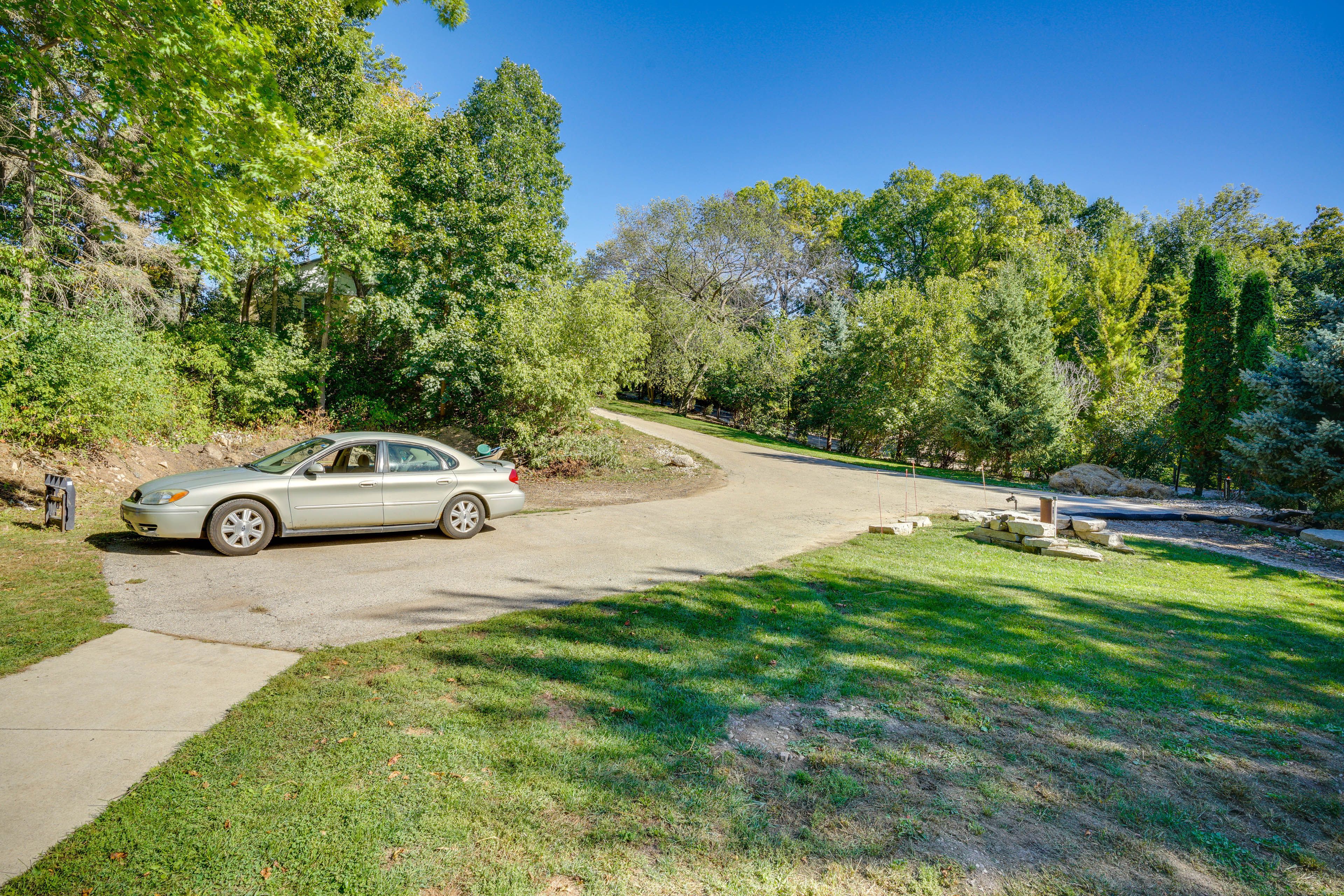 Parking | Driveway (4 Vehicles)