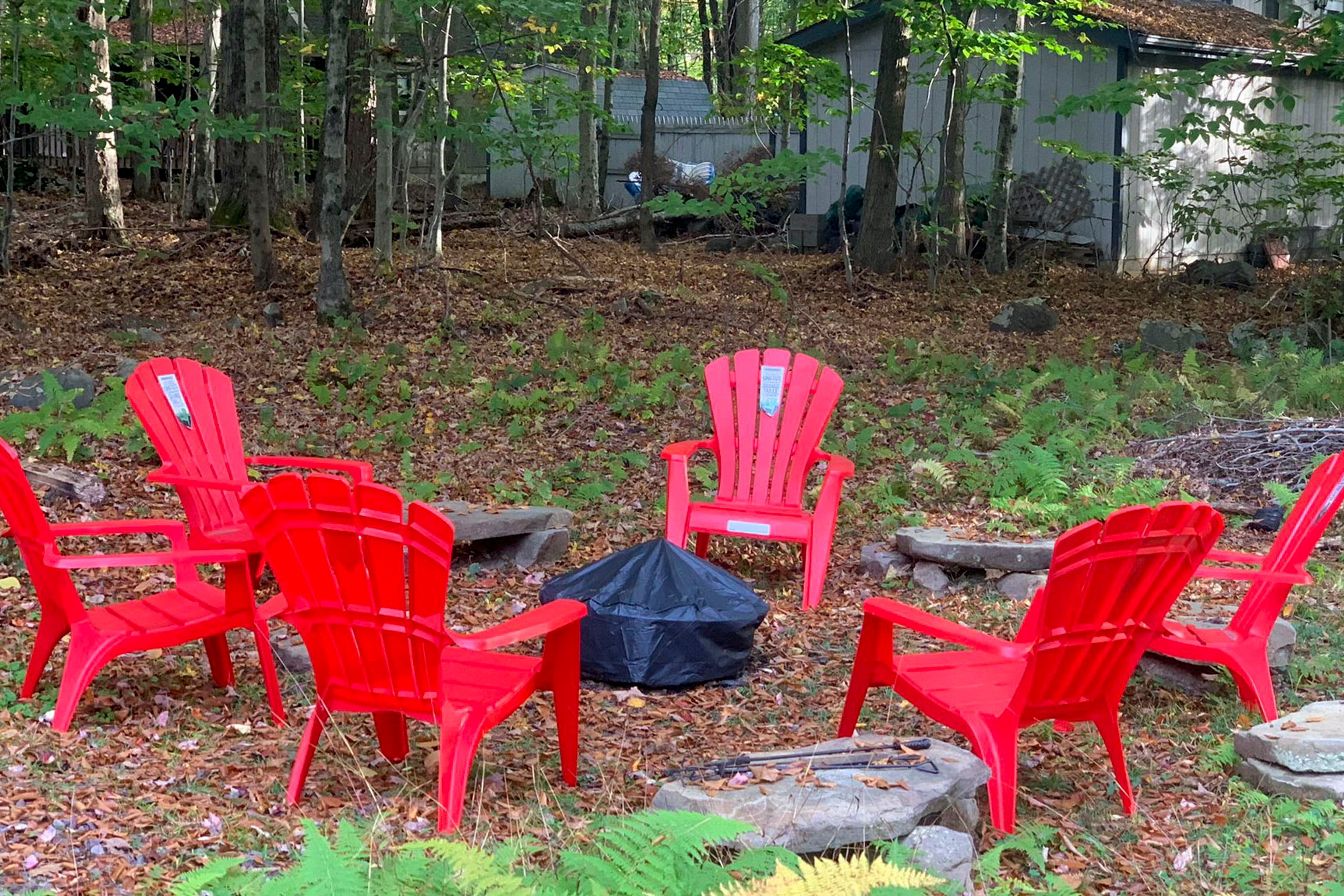 Private Yard | Fire Pit