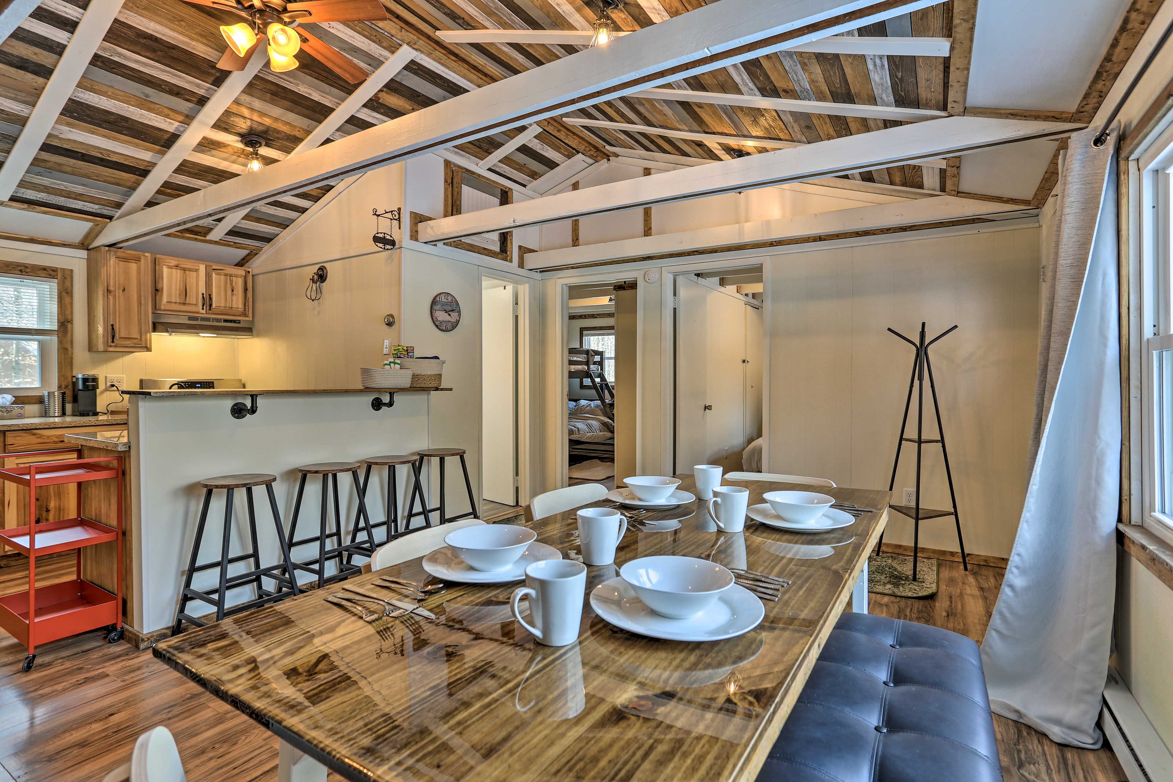 Dining Room | Dishware/Flatware Provided