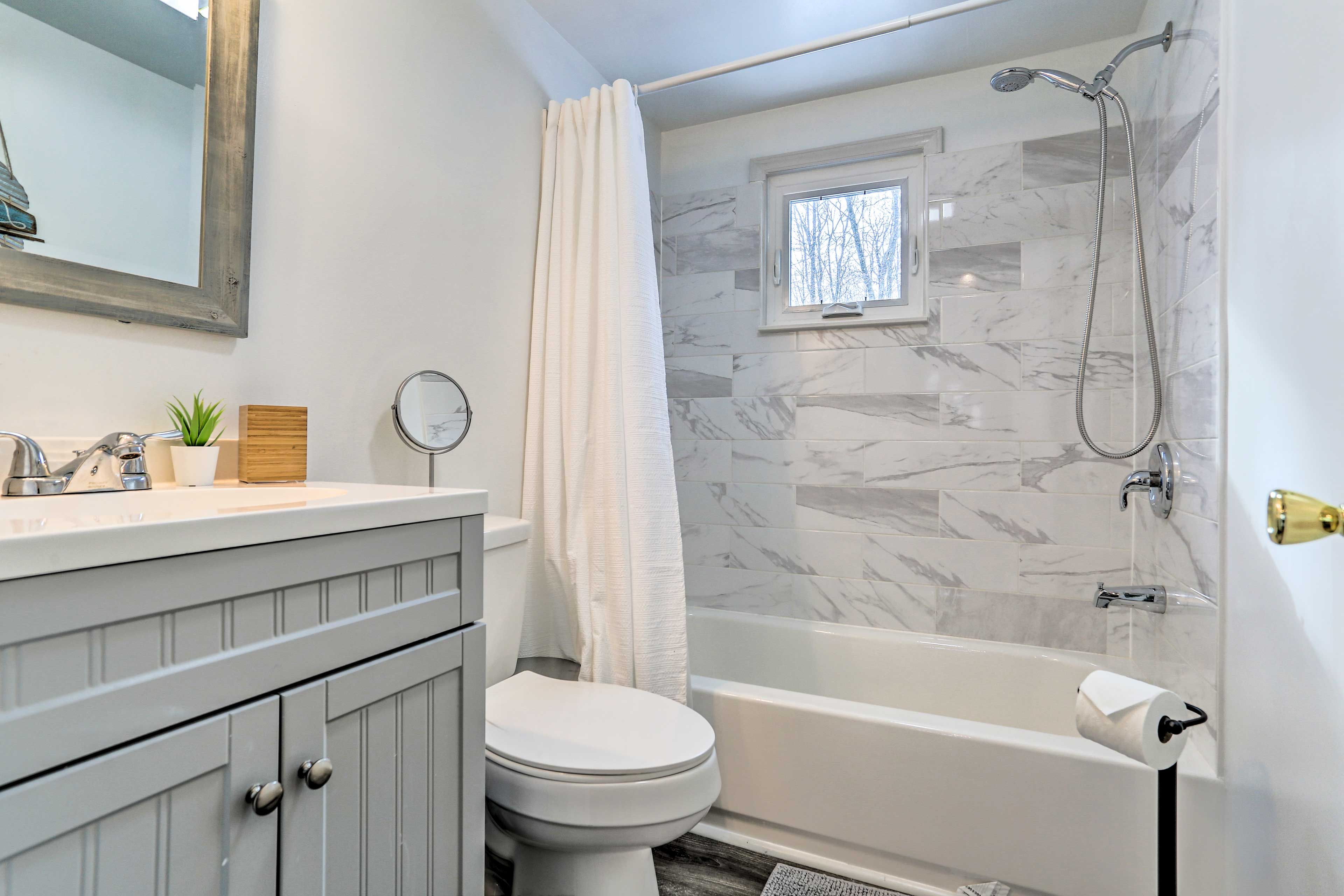 Bathroom | Complimentary Toiletries | Towels Provided | Hair Dryer