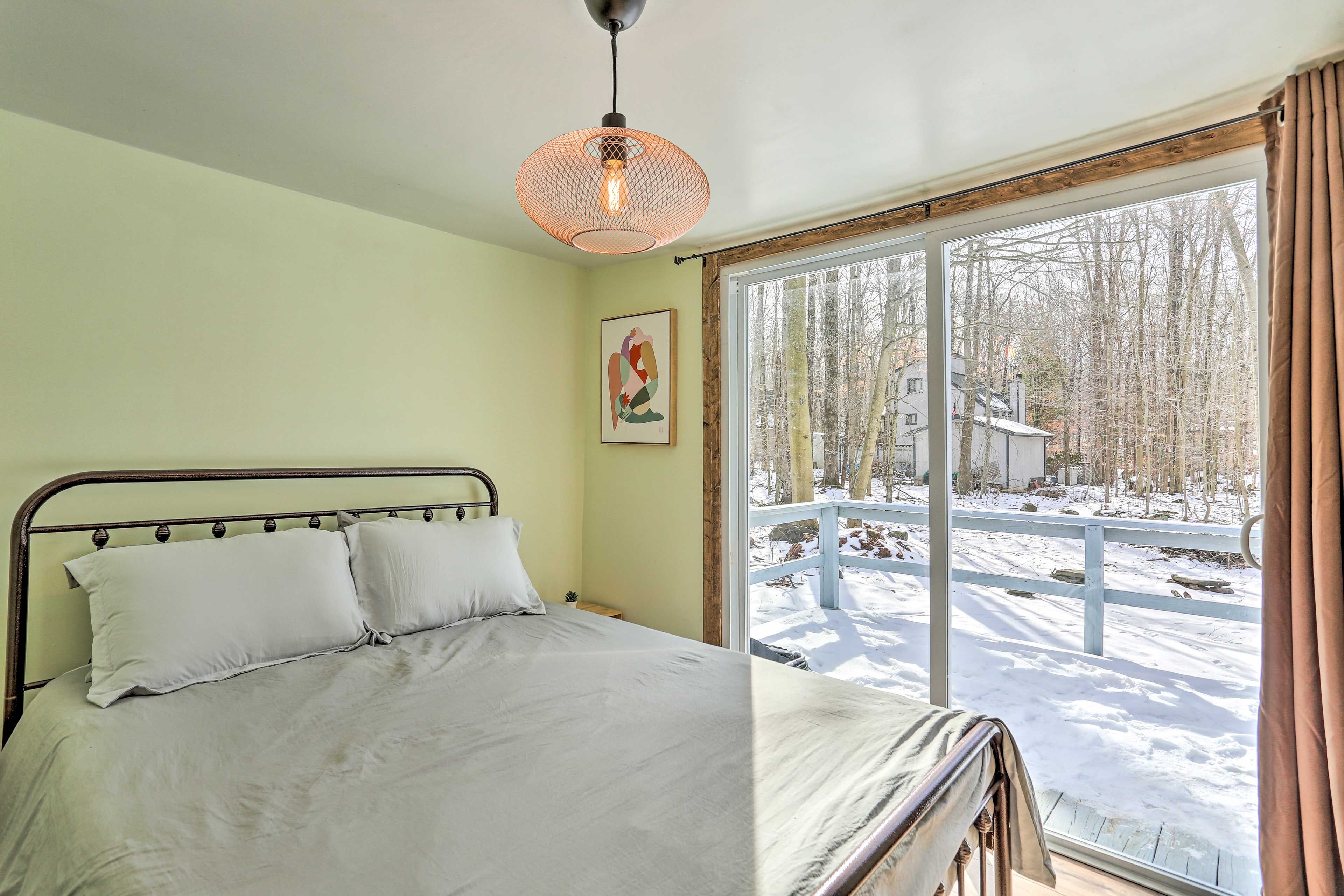 Bedroom 1 | Queen Bed | Access to Back Deck