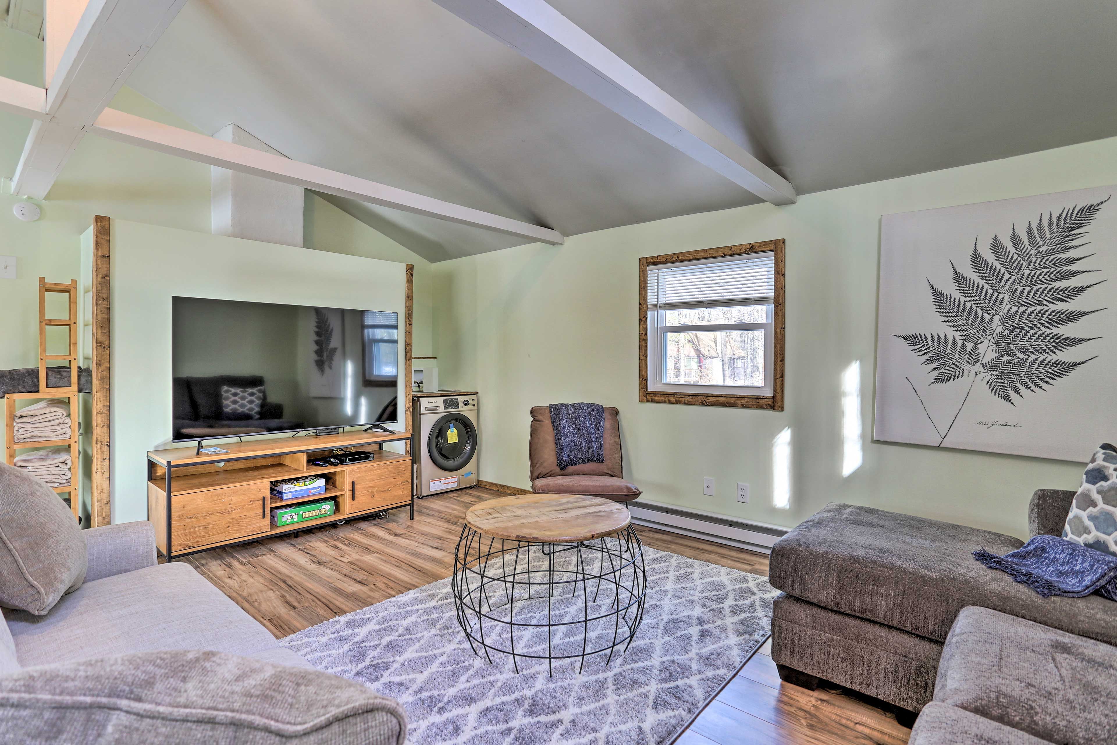 Living Room | Smart TV | DVD Player