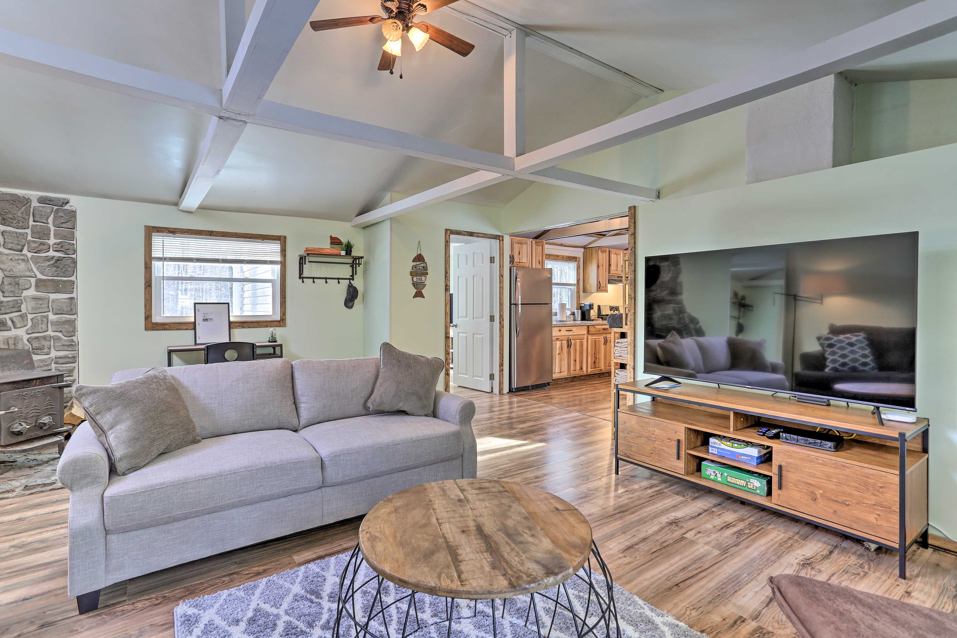 Living Room | Air Conditioning | Single-Story Home
