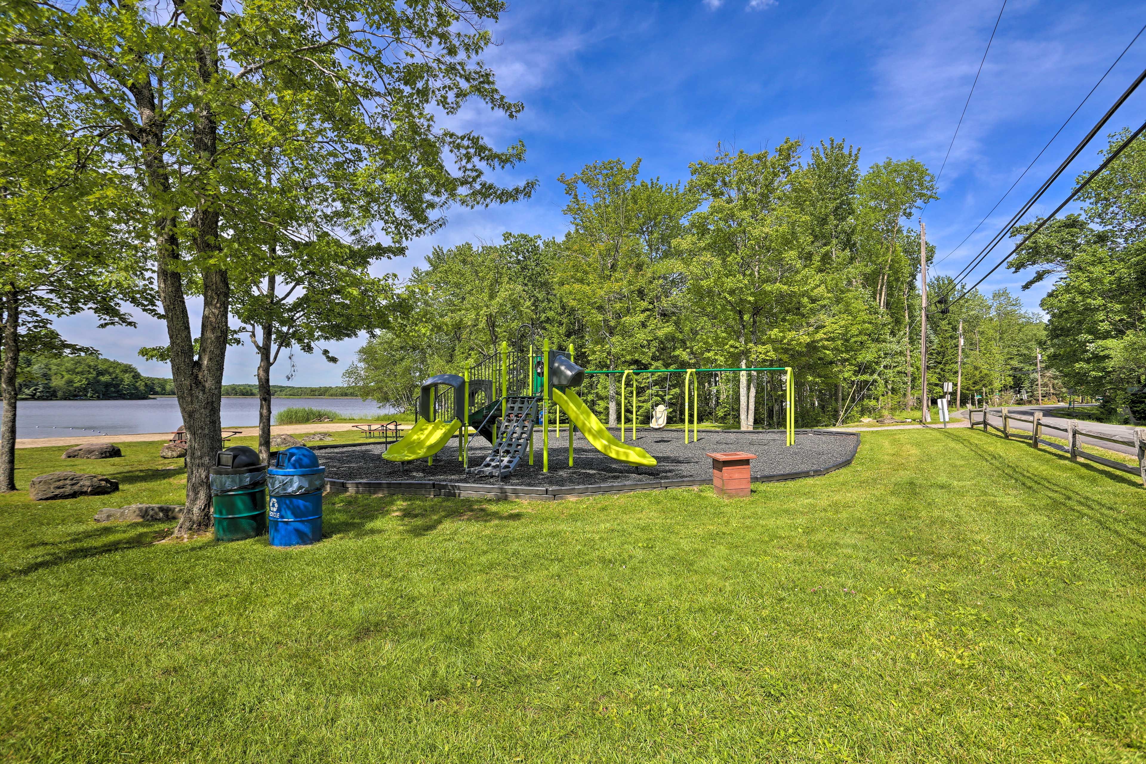 Arrowhead Lake Amenities | Playground | Tennis/Basketball Courts