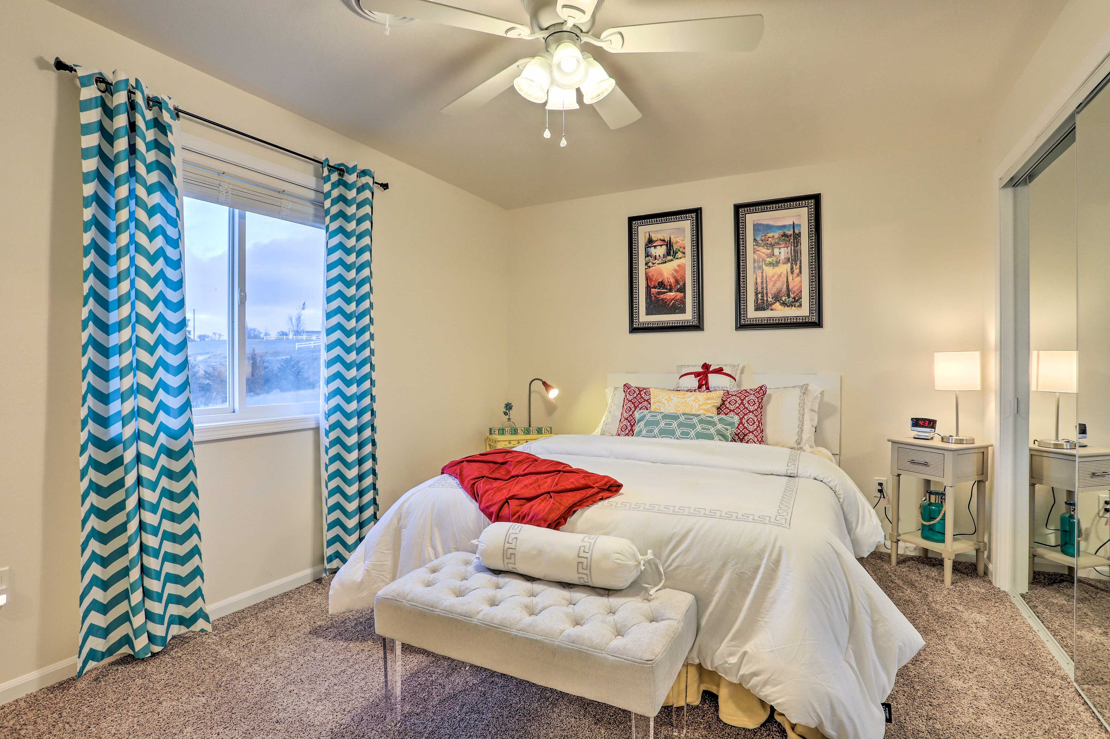 Bedroom 1 | Queen Bed