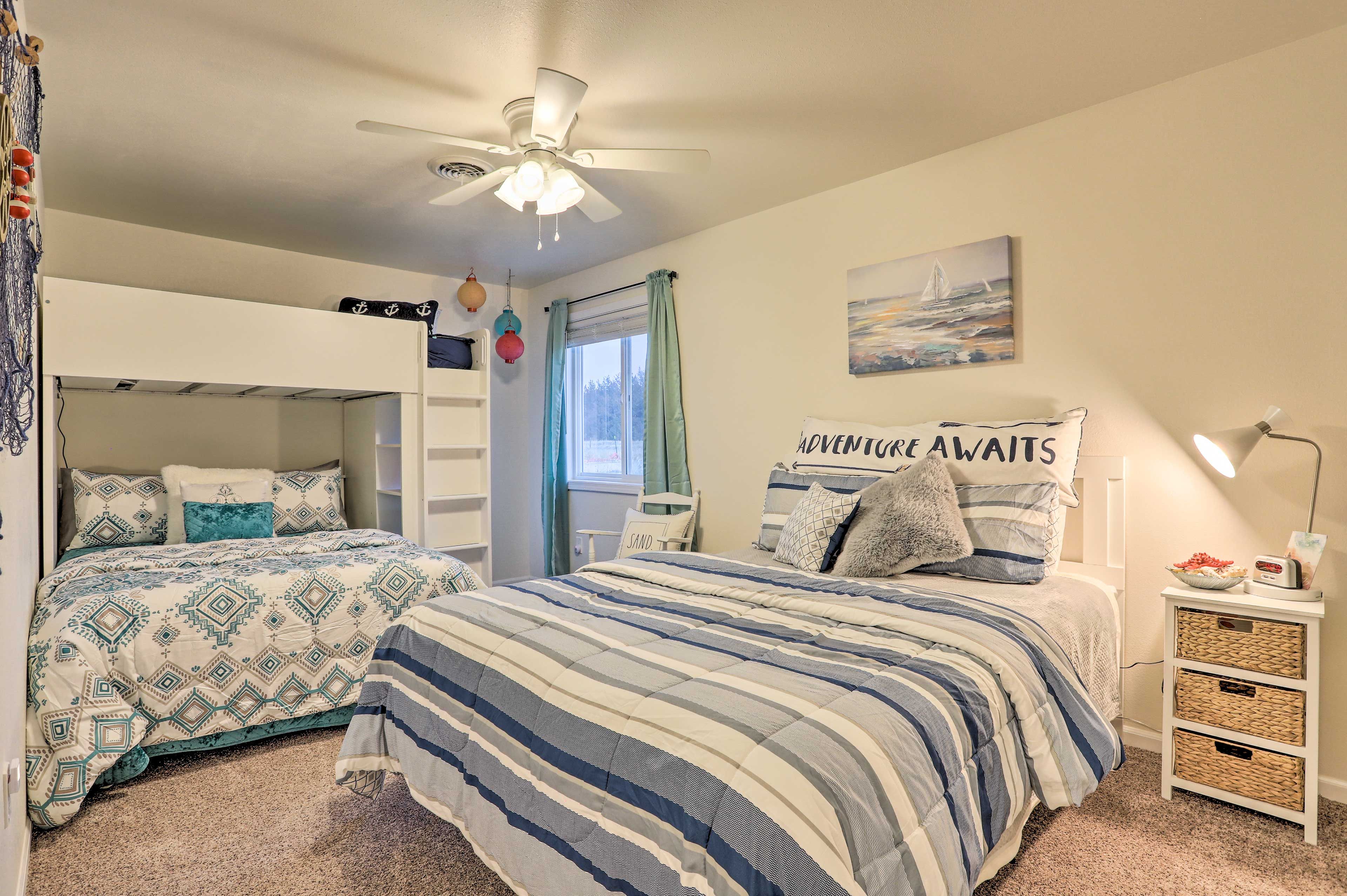 Bedroom 2 | Twin/Full Bunk Bed | Queen Bed