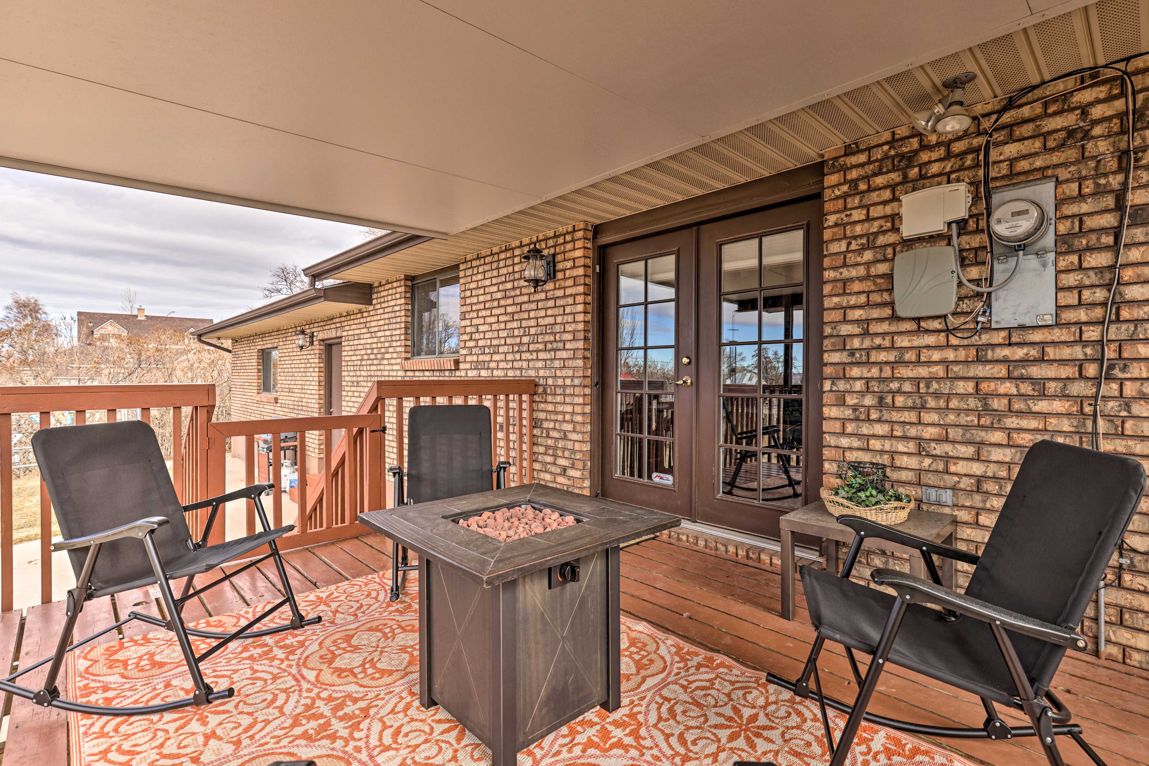 Covered Deck | Gas Fire Pit