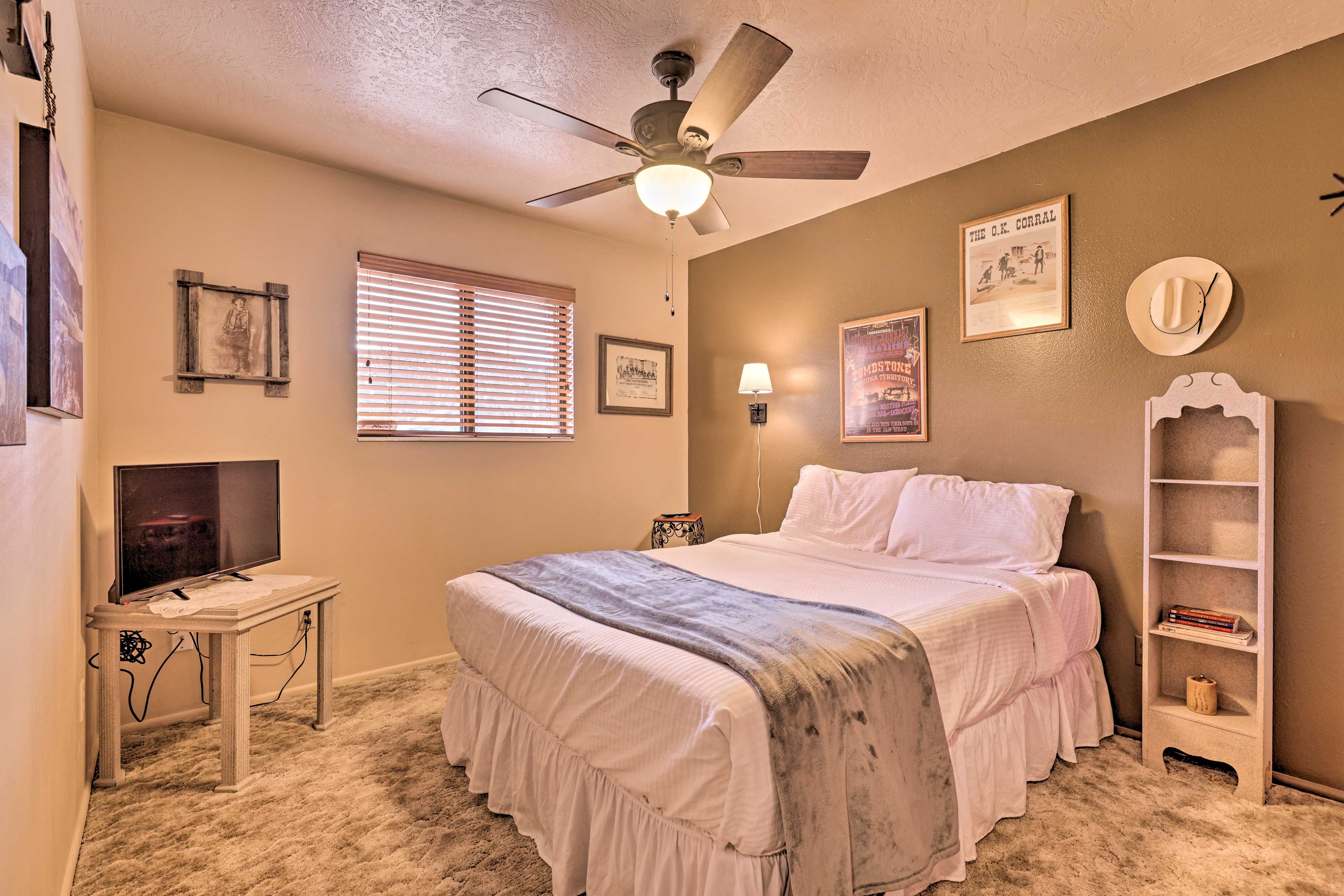 Bedroom 2 | 1st Floor | Queen Bed