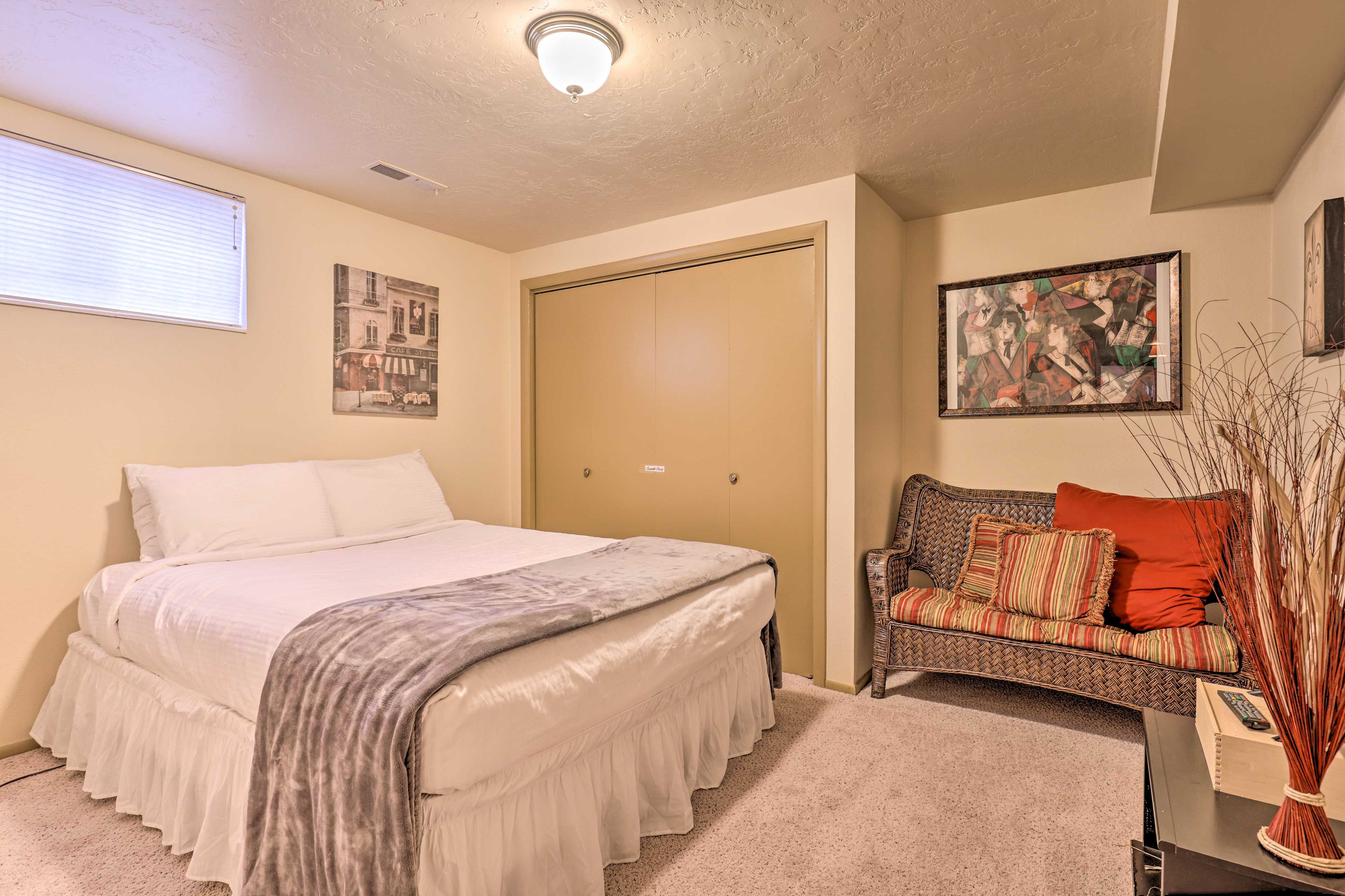 Bedroom 4 | Basement | Queen Bed