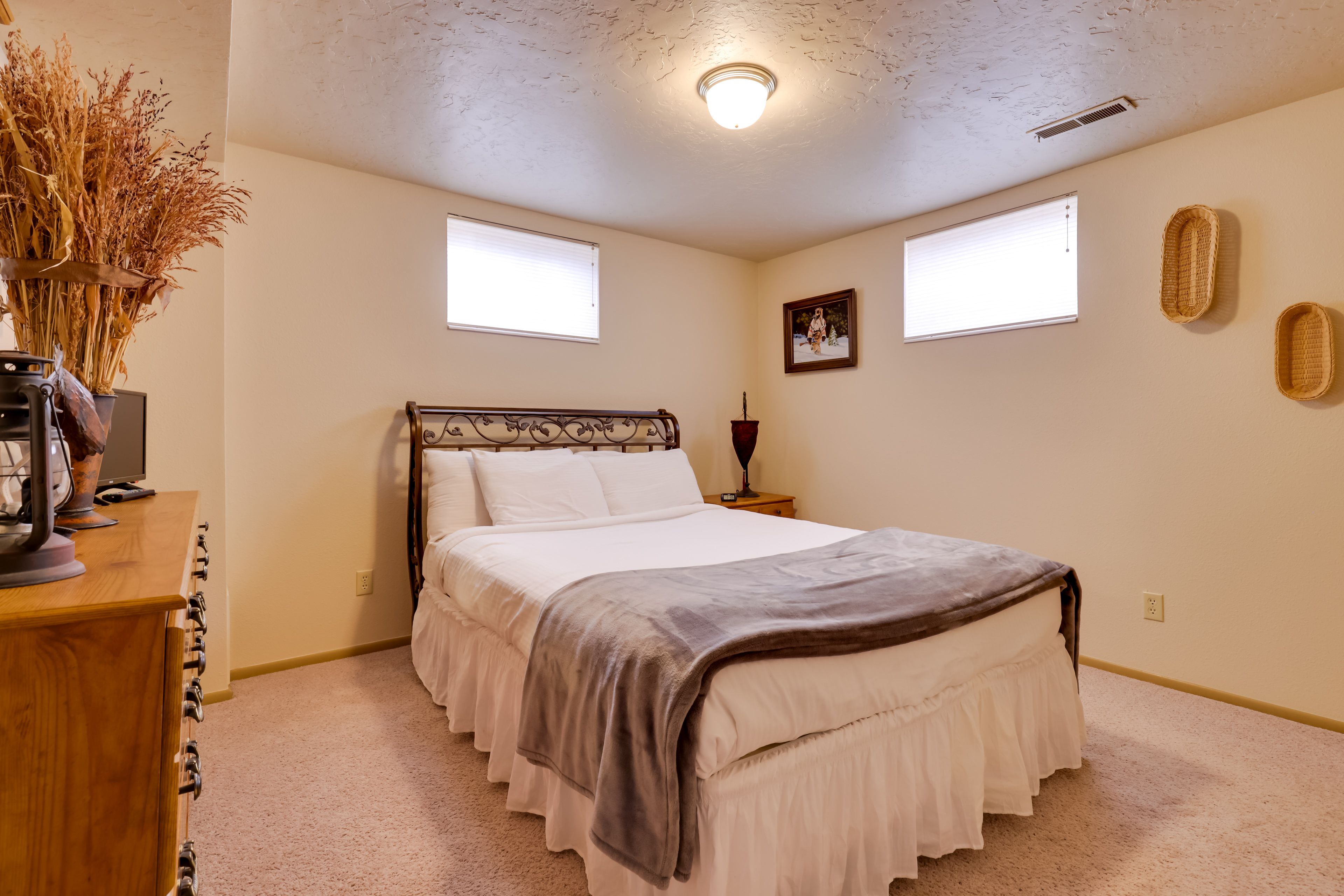 Bedroom 3 | Basement | Queen Bed