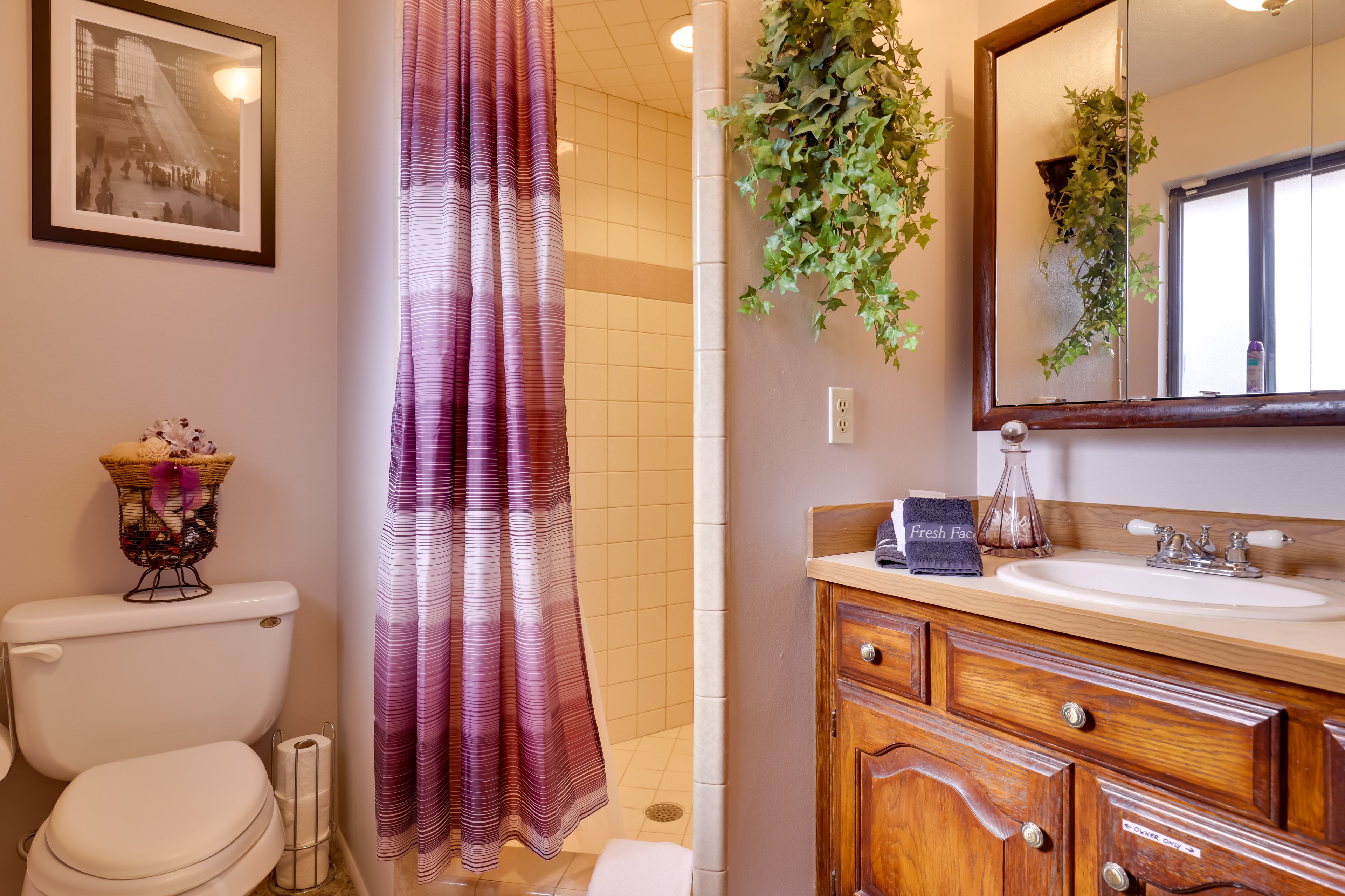 En-Suite Bathroom | Linens & Towels Provided