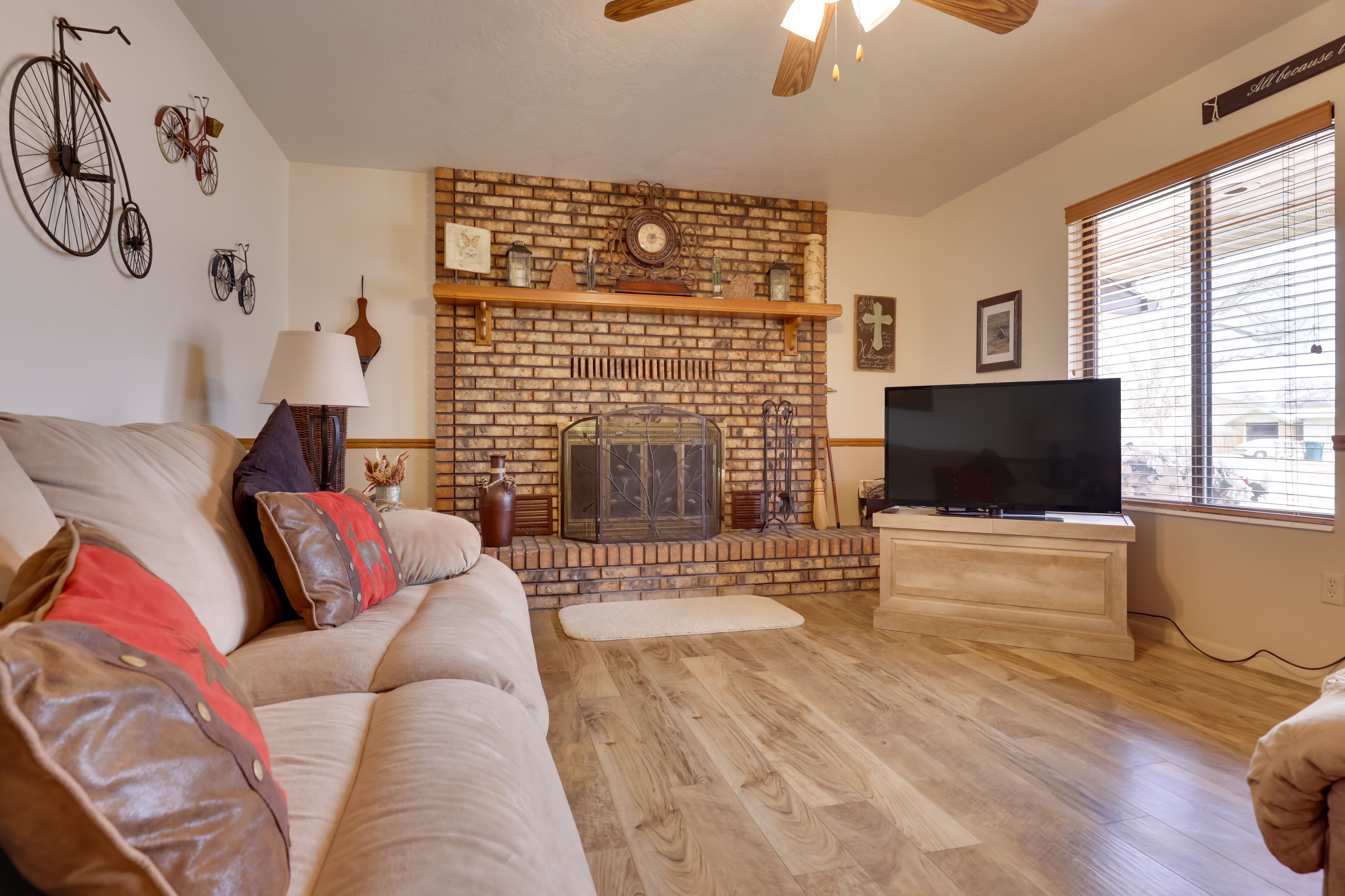 Living Room | 1st Floor | Smart TV | Wood-Burning Fireplace