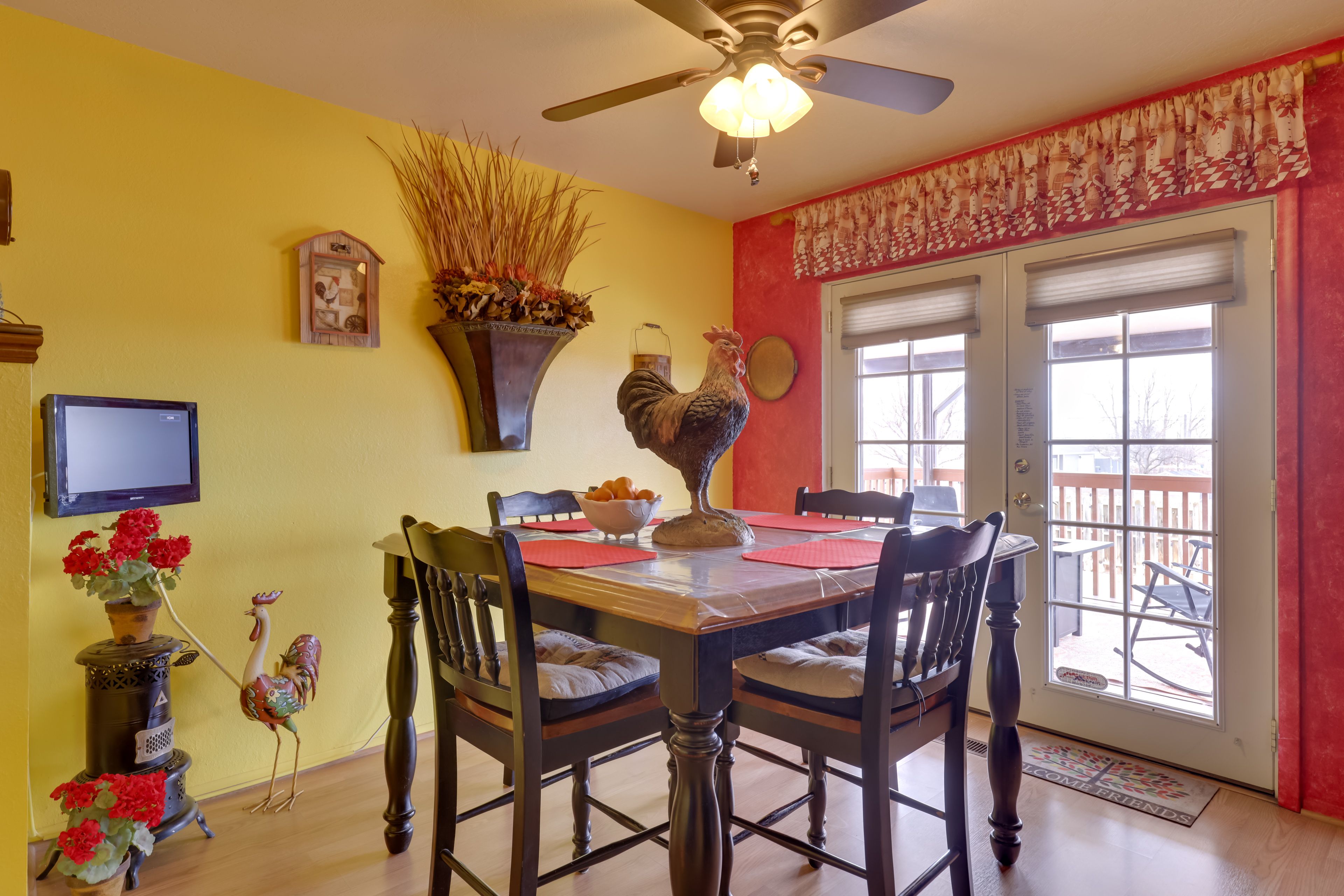 Dining Room | 1st Floor | Smart TV